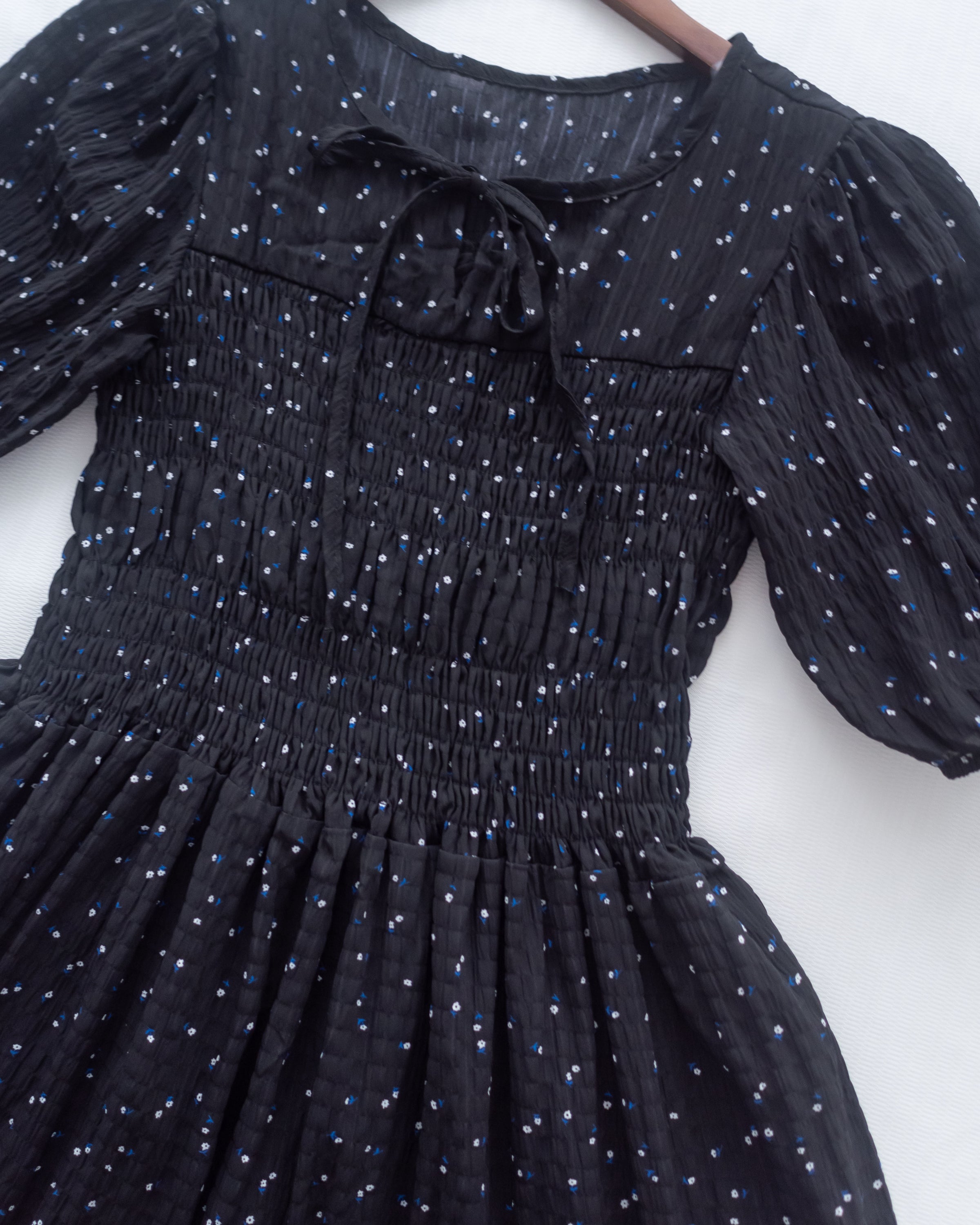 【現貨限量回歸 】Starry Floral Dress 流星小花彈性修身防皺連身裙/ DS1106