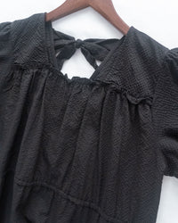 【現貨限量回歸 Black 】 Square Collar Back-Tie Dress 質感壓紋方領層次綁帶連身裙/ DS1112
