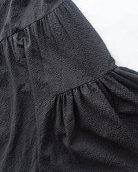 【現貨限量回歸 Black 】 Square Collar Back-Tie Dress 質感壓紋方領層次綁帶連身裙/ DS1112