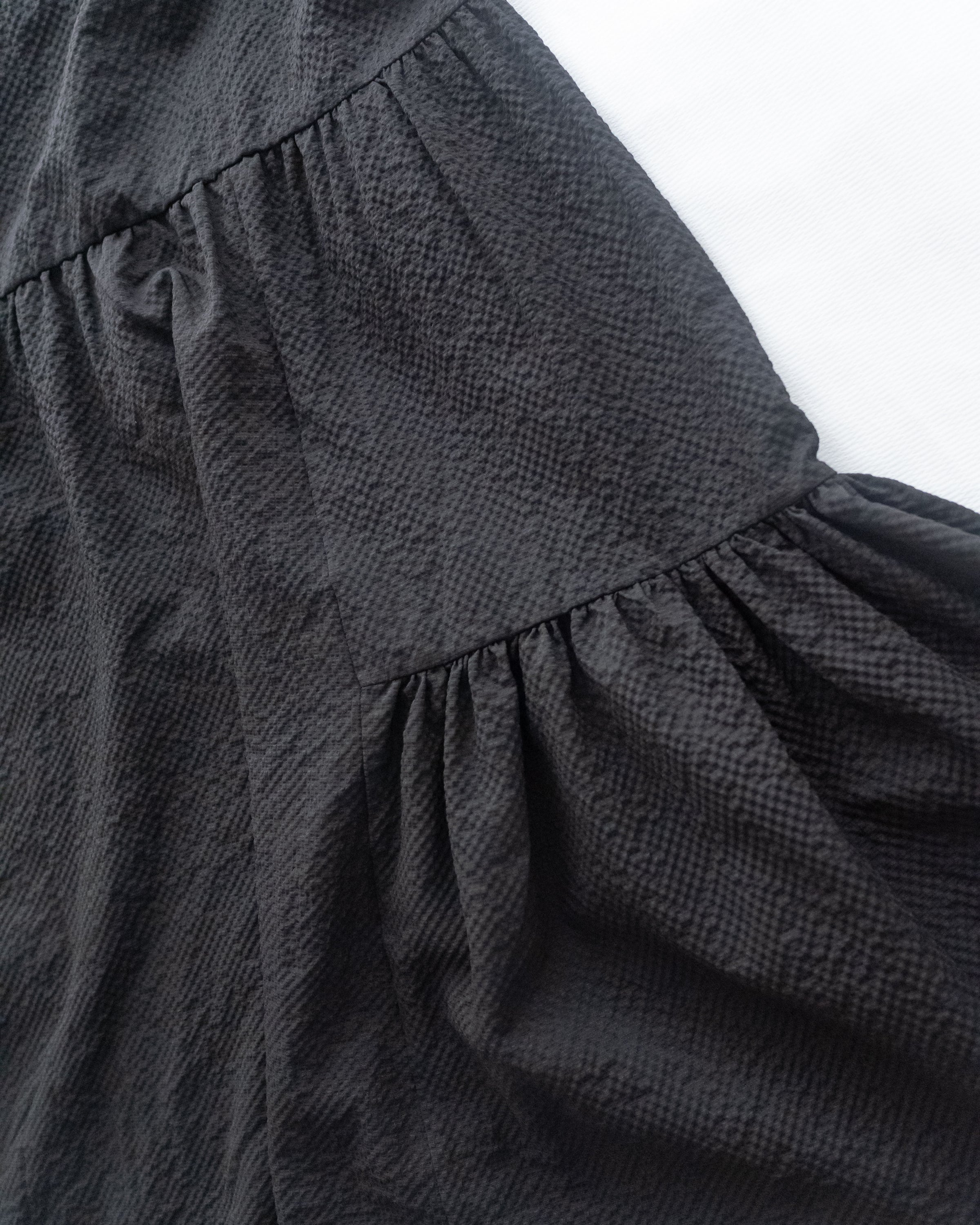 【現貨限量回歸 Black 】 Square Collar Back-Tie Dress 質感壓紋方領層次綁帶連身裙/ DS1112