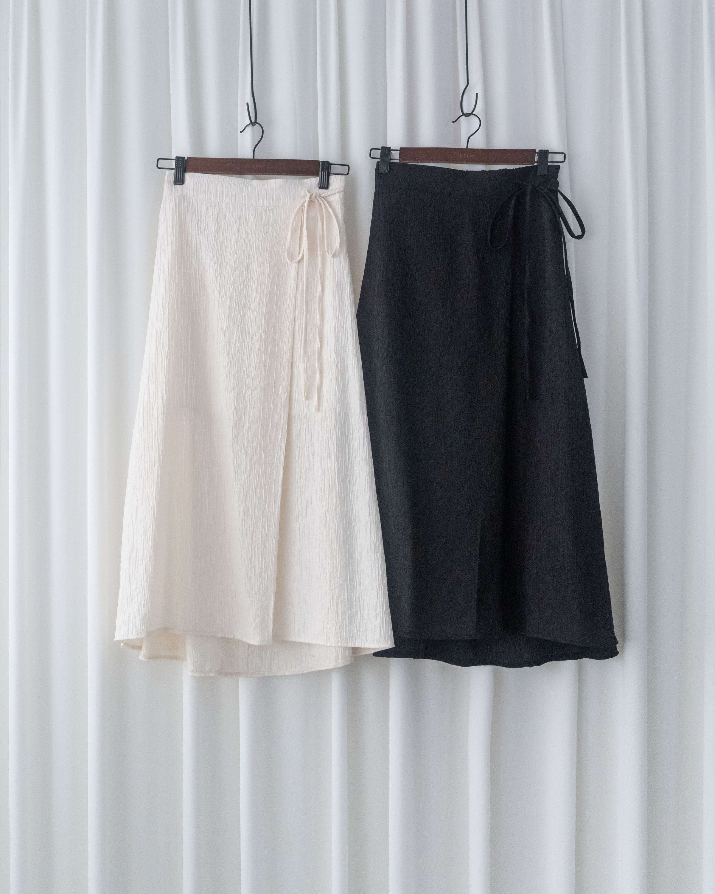 Ribbon Knot Pleated Skirt 側蝴蝶結顯瘦褶疊流線質感傘裙/ SK8939