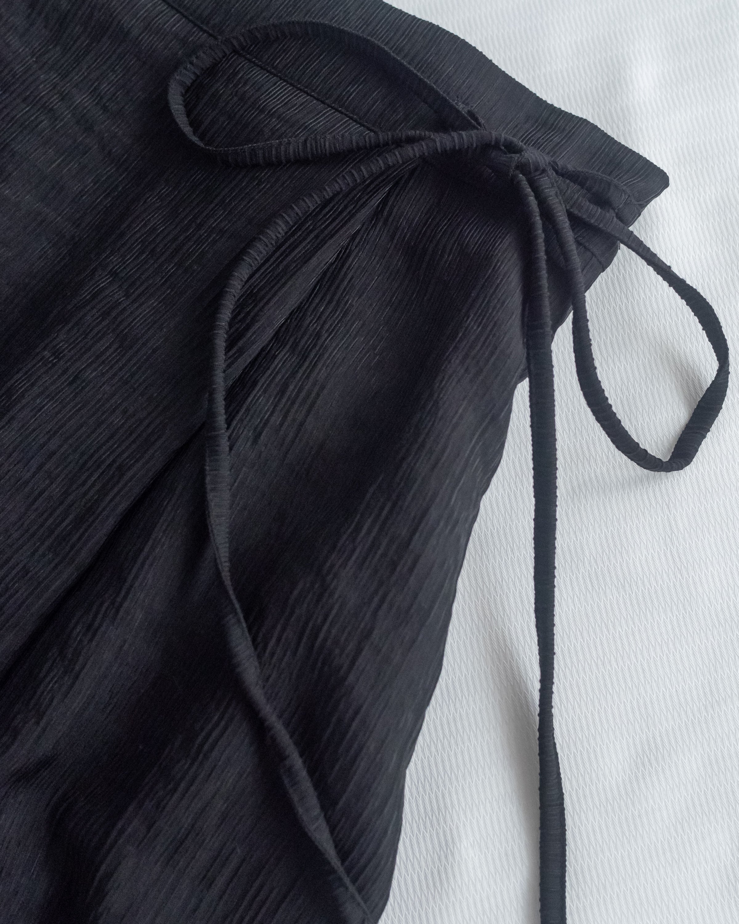 Ribbon Knot Pleated Skirt 側蝴蝶結顯瘦褶疊流線質感傘裙/ SK8939