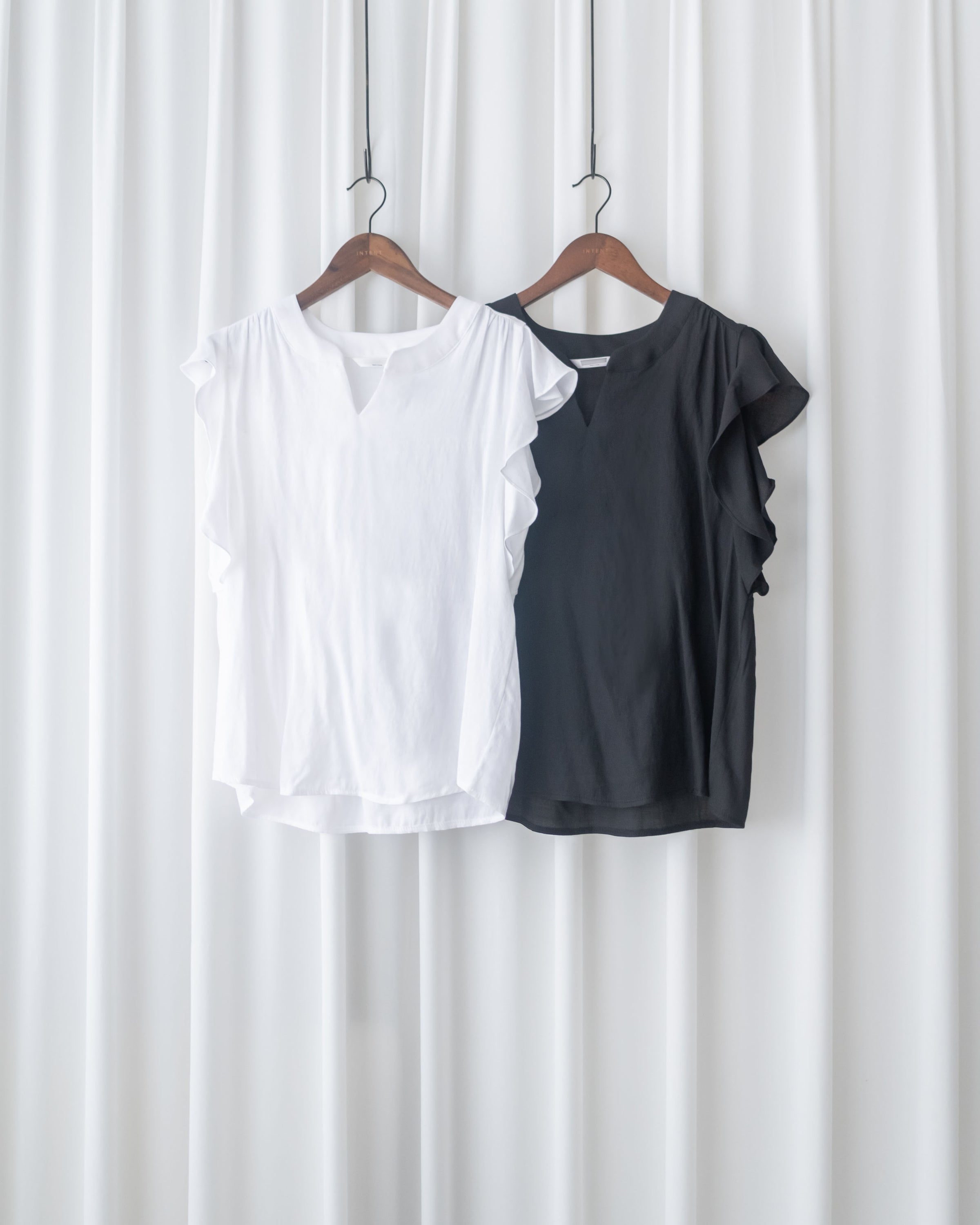 （夾位裡布設計) Ruffle Sleeve Blouse  荷葉手袖修飾手臂質感上衣/ TP9221
