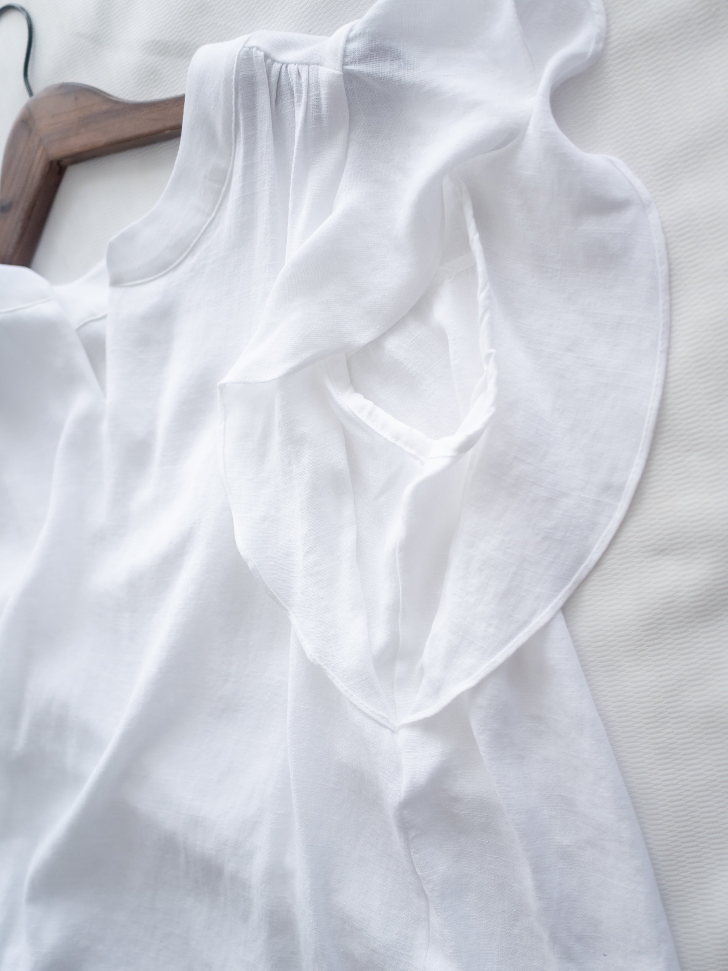 （夾位裡布設計) Ruffle Sleeve Blouse  荷葉手袖修飾手臂質感上衣/ TP9221