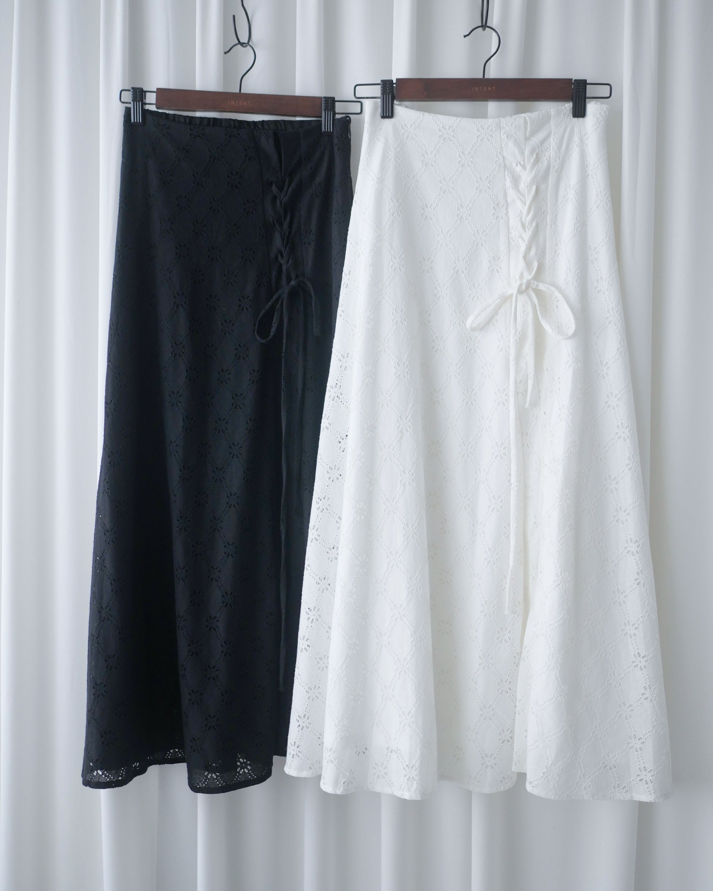 Embroidery Skirt 交叉打結棉質通花傘形半裙/ SK8941