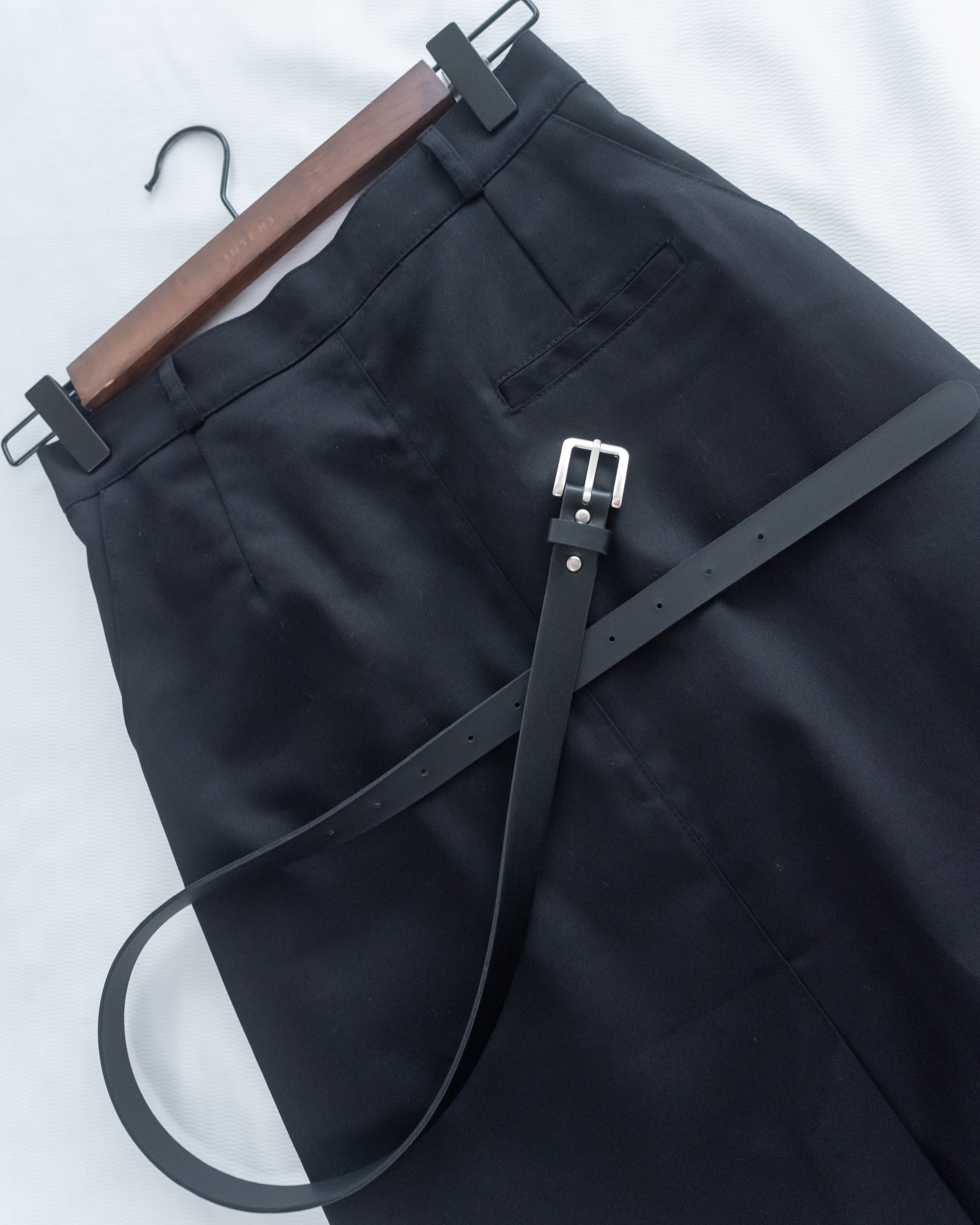 Urban Belt Skirt 俐落修身H型腰帶裝飾半裙/ SK8942