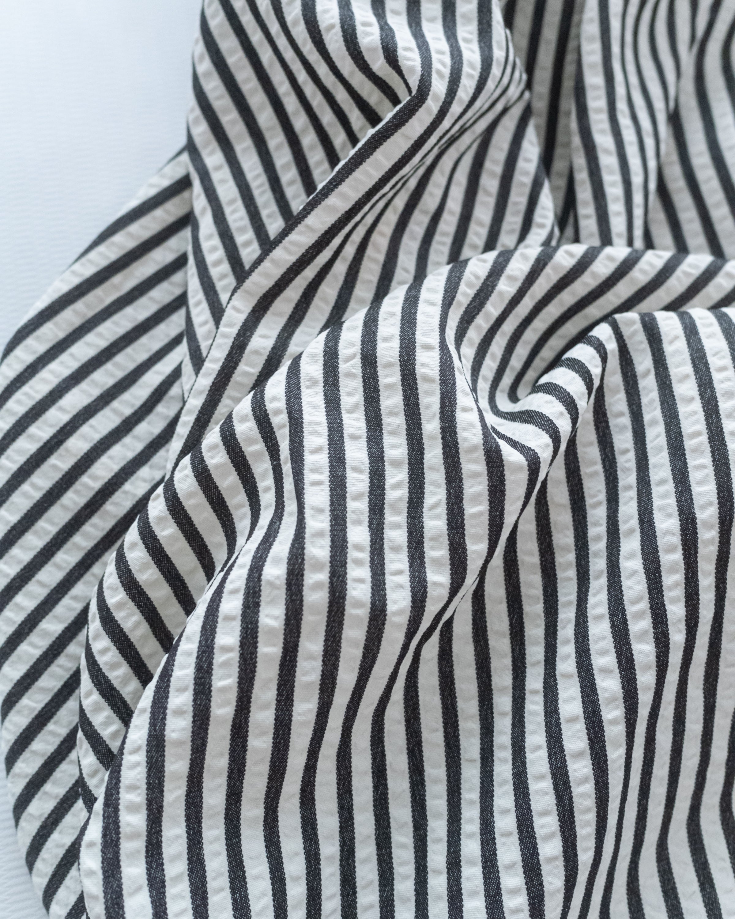 Stripe Belted Dress 流線開孔金扣腰帶直條紋修腰連身裙/ DS1115