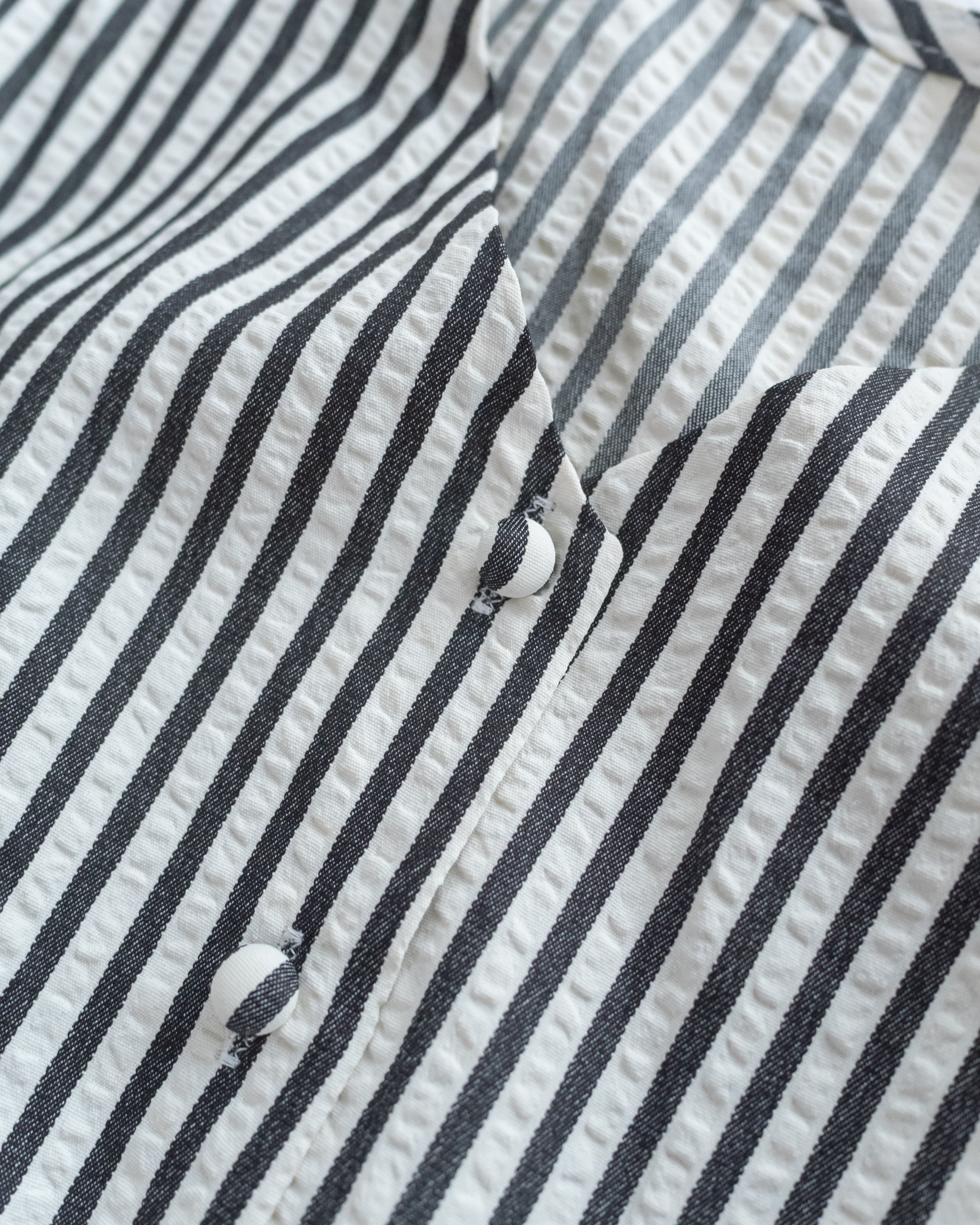 Stripe Belted Dress 流線開孔金扣腰帶直條紋修腰連身裙/ DS1115