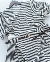 Stripe Belted Dress 流線開孔金扣腰帶直條紋修腰連身裙/ DS1115
