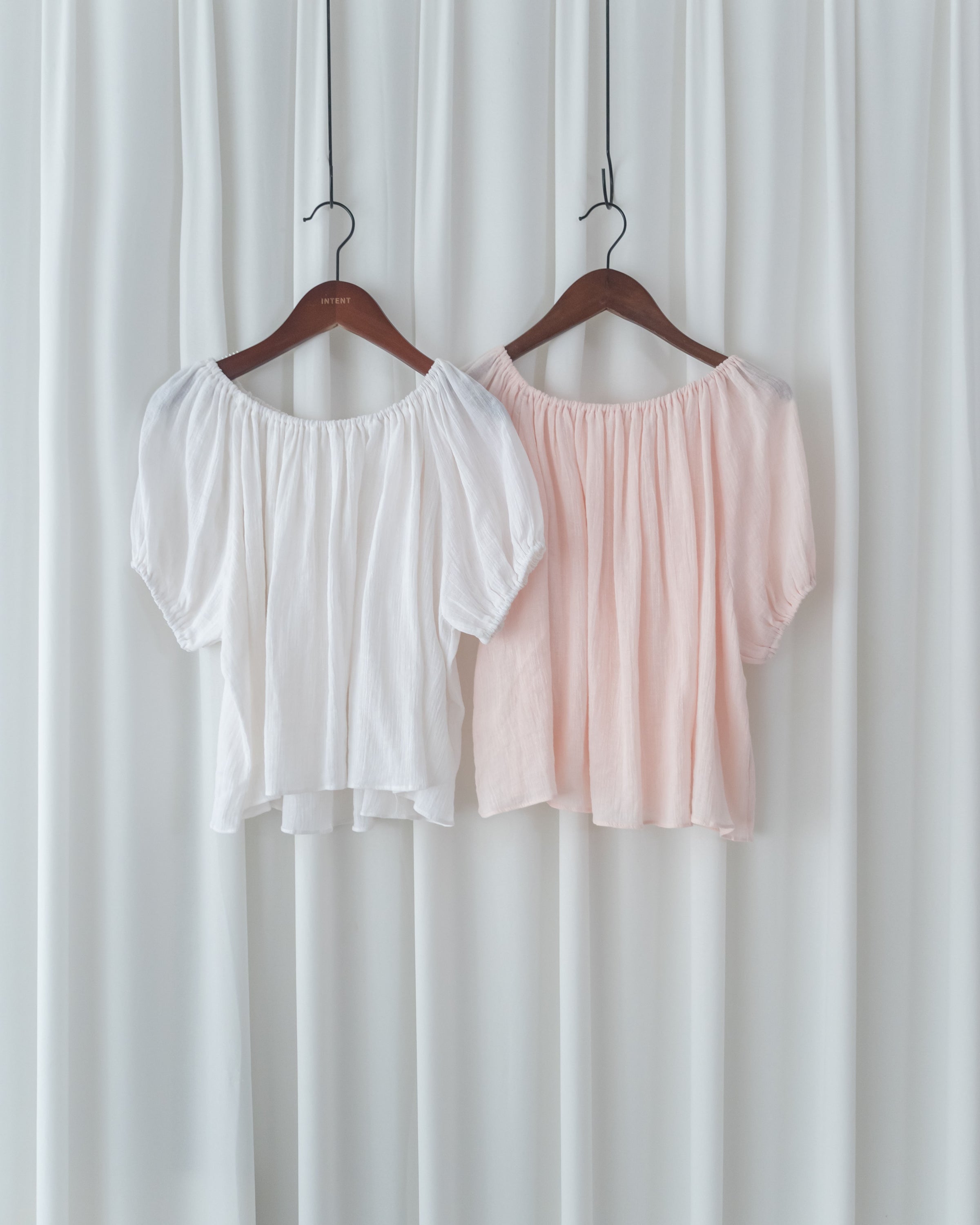 Romantic Puff Blouse 薄紗泡泡袖彈性領上衣/ TP9223
