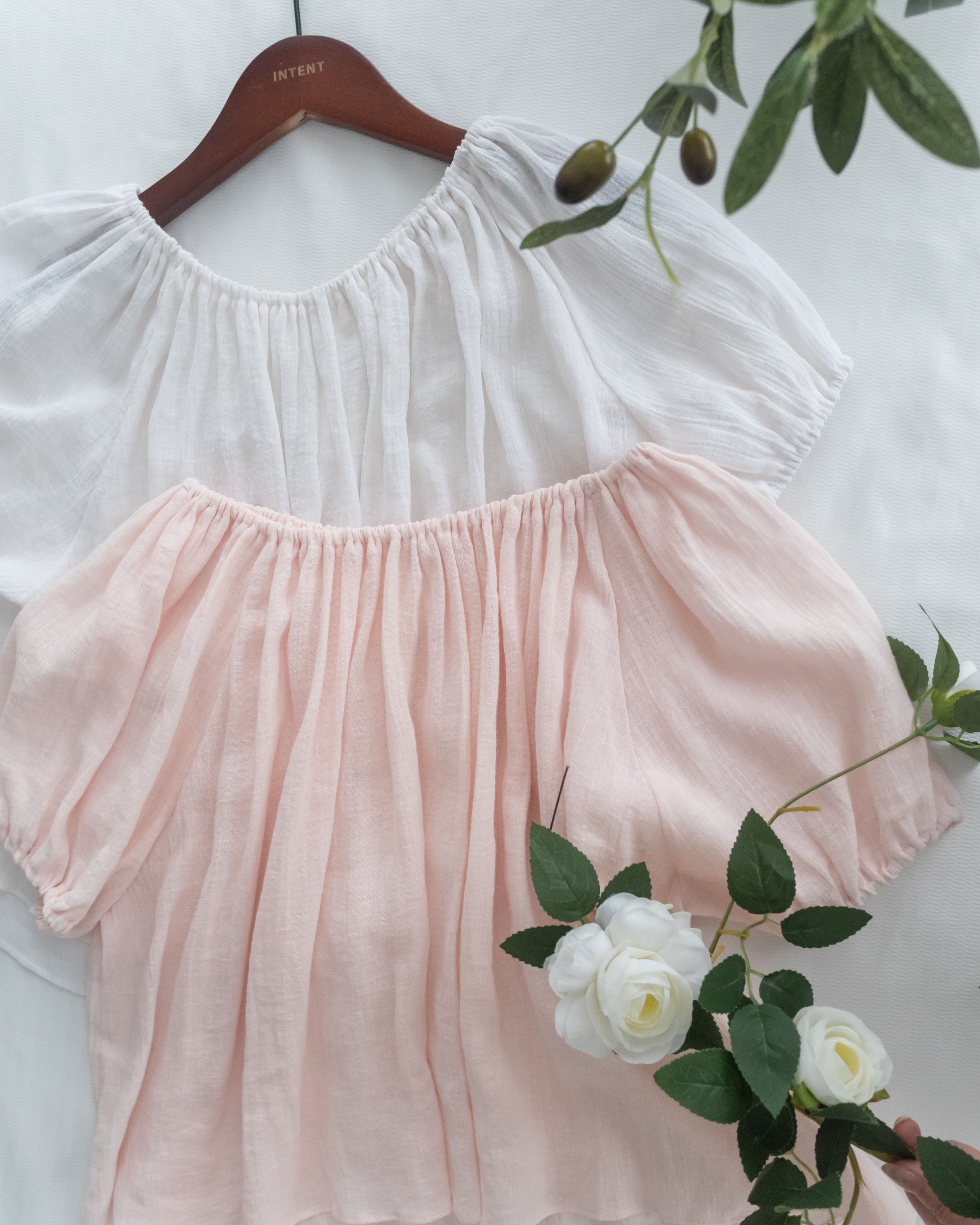 Romantic Puff Blouse 薄紗泡泡袖彈性領上衣/ TP9223