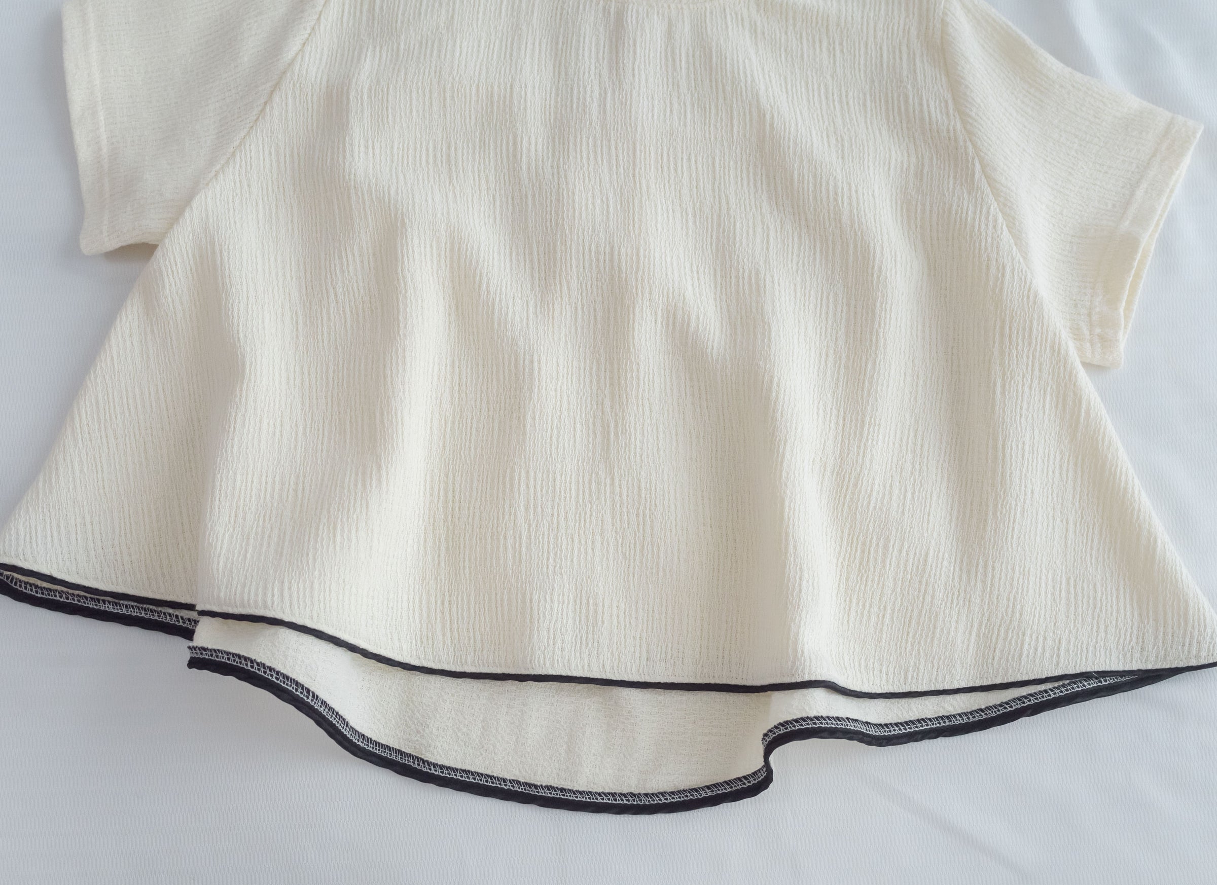 Classic Mono Blouse 經典黑白微立領弧形衣尾修身上衣/ TP9222 （pre-order 5月28截單)