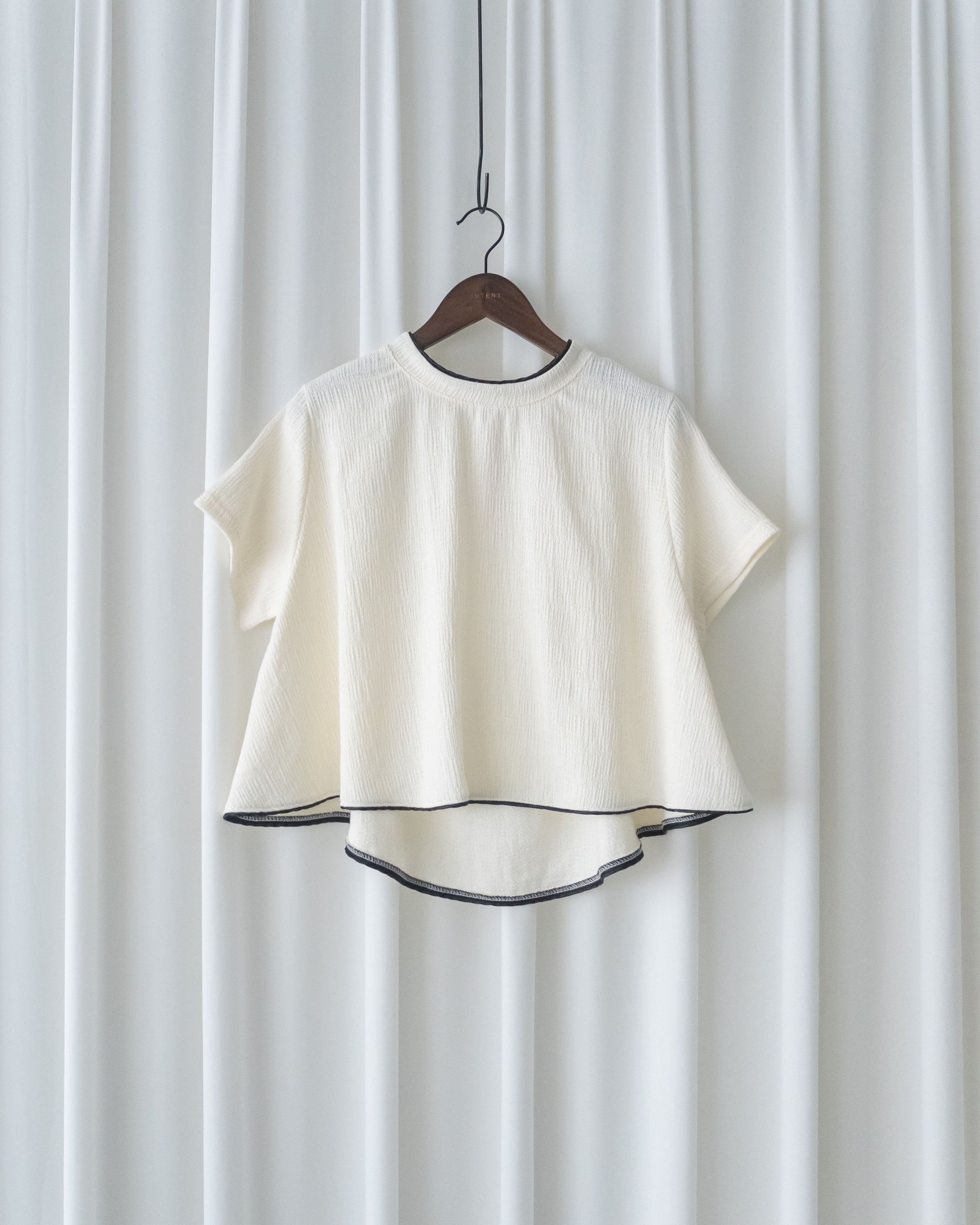 Classic Mono Blouse 經典黑白微立領弧形衣尾修身上衣/ TP9222 （pre-order 5月28截單)