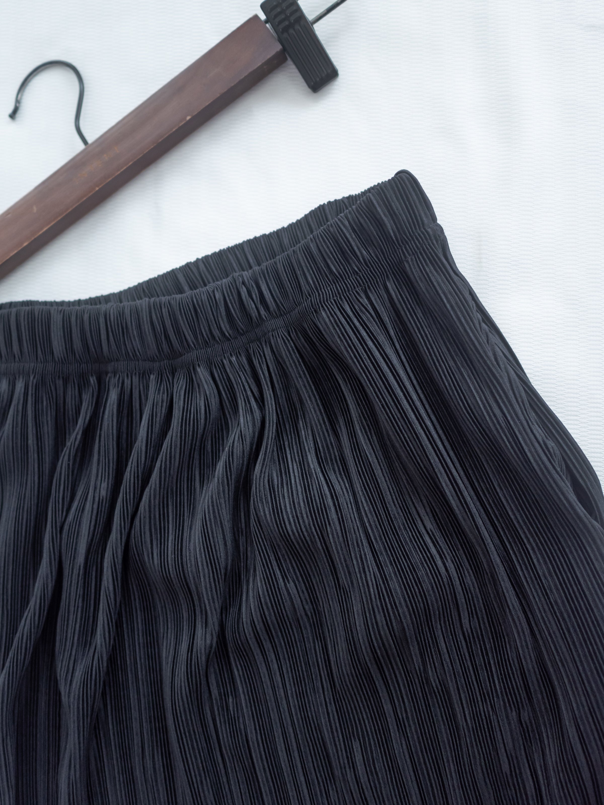 Pleated Shimmer Skirt 微光澤防皺顯瘦直條紋口袋長裙/ SK8943 (pre-order black)