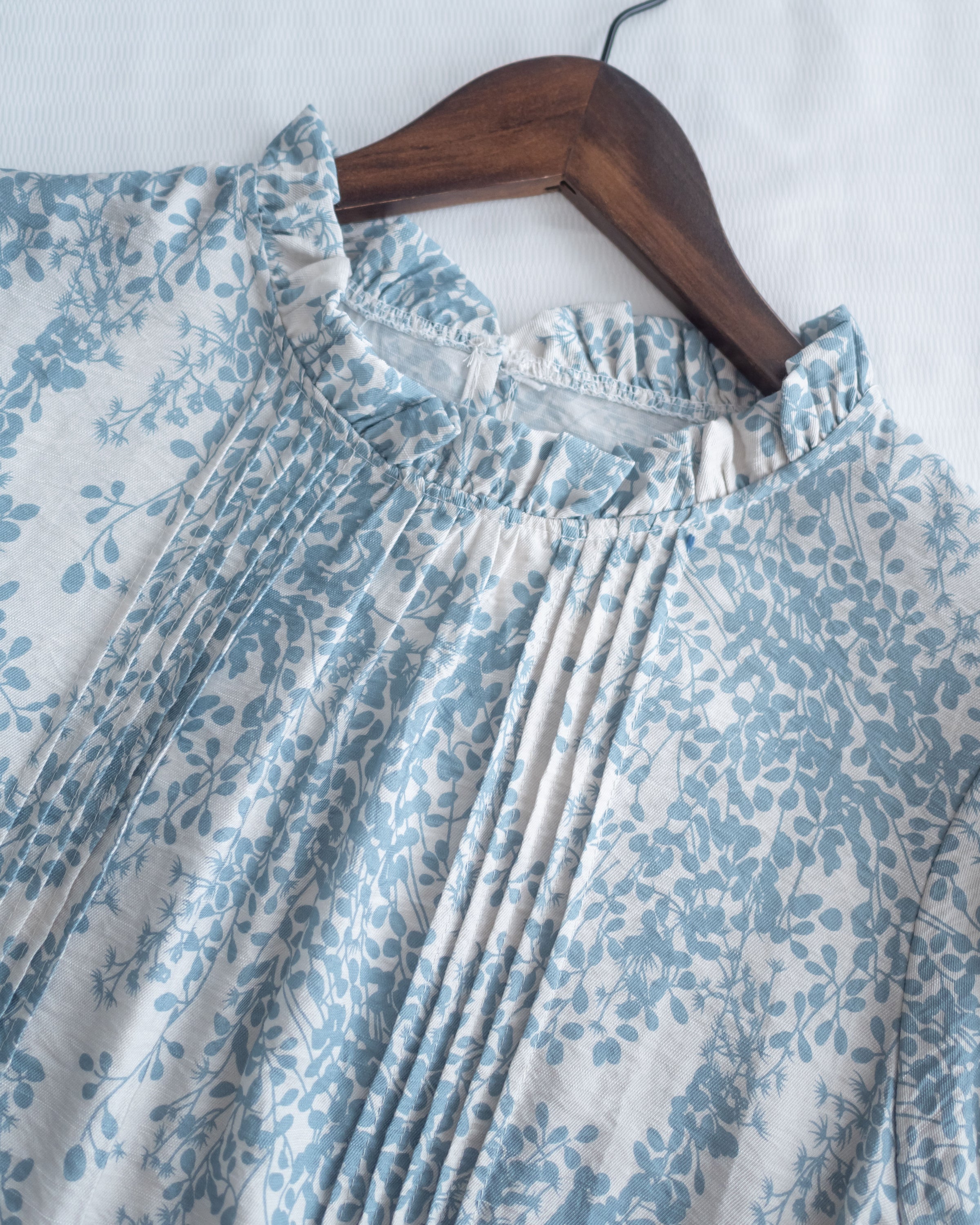 【現貨限量回歸 】Shadow Floral Dress 湖水花影花邊領口修腰連身裙/ DS1117