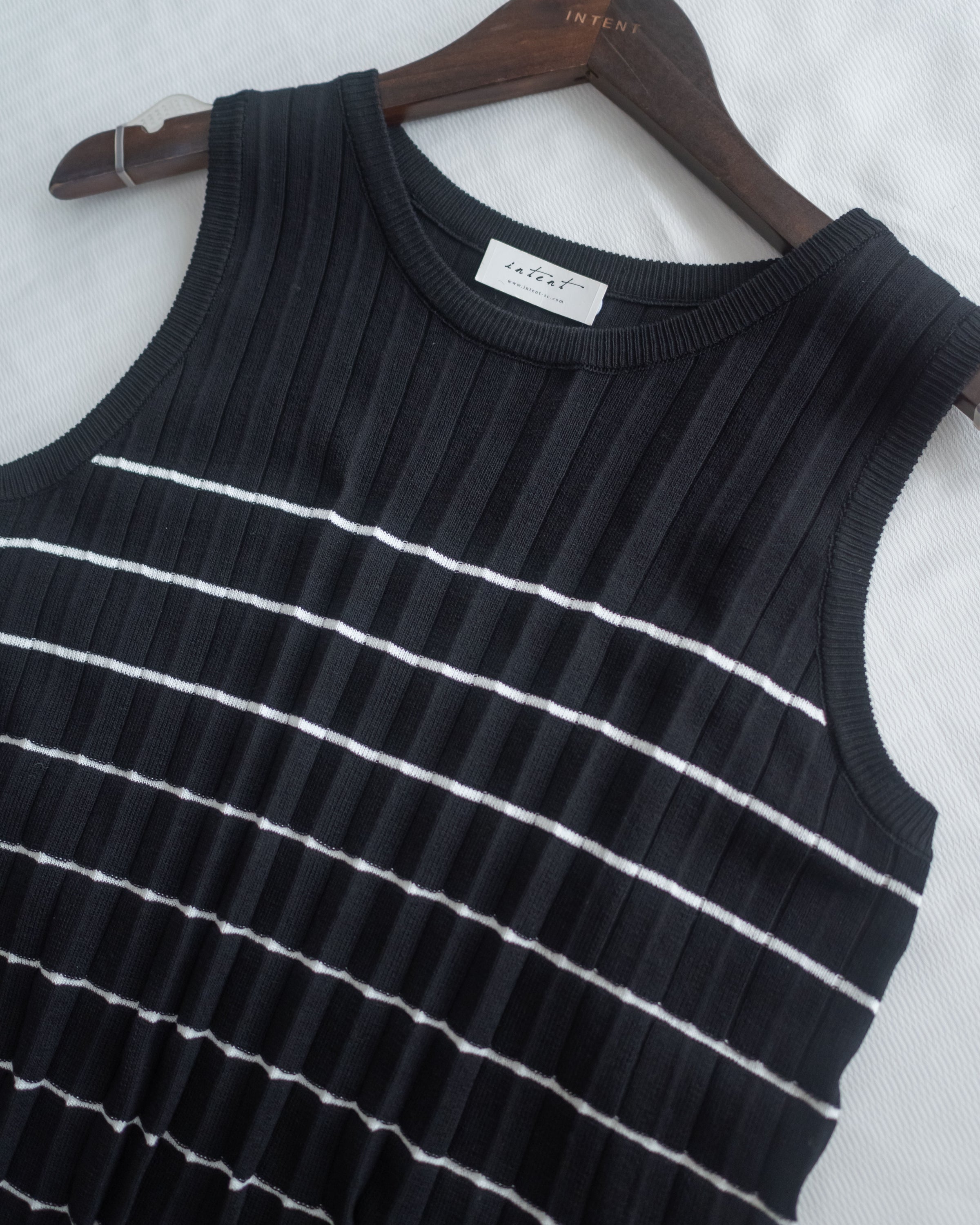 Pleated Striped Dress 條紋百褶細緻針織背心長裙/ DS1130