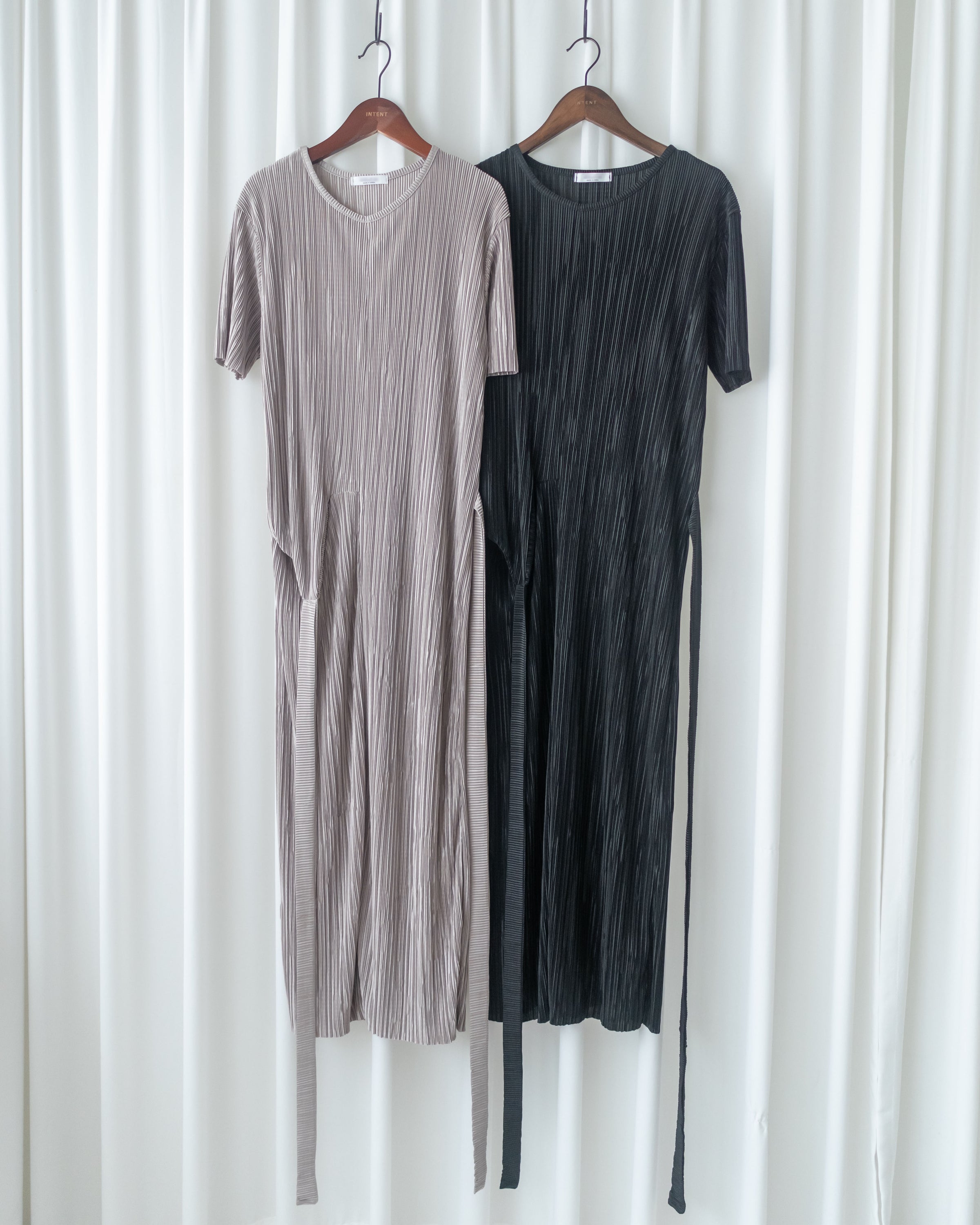 Wrap Dress 微光澤細褶交叉綁帶修身連身裙/ DS1137