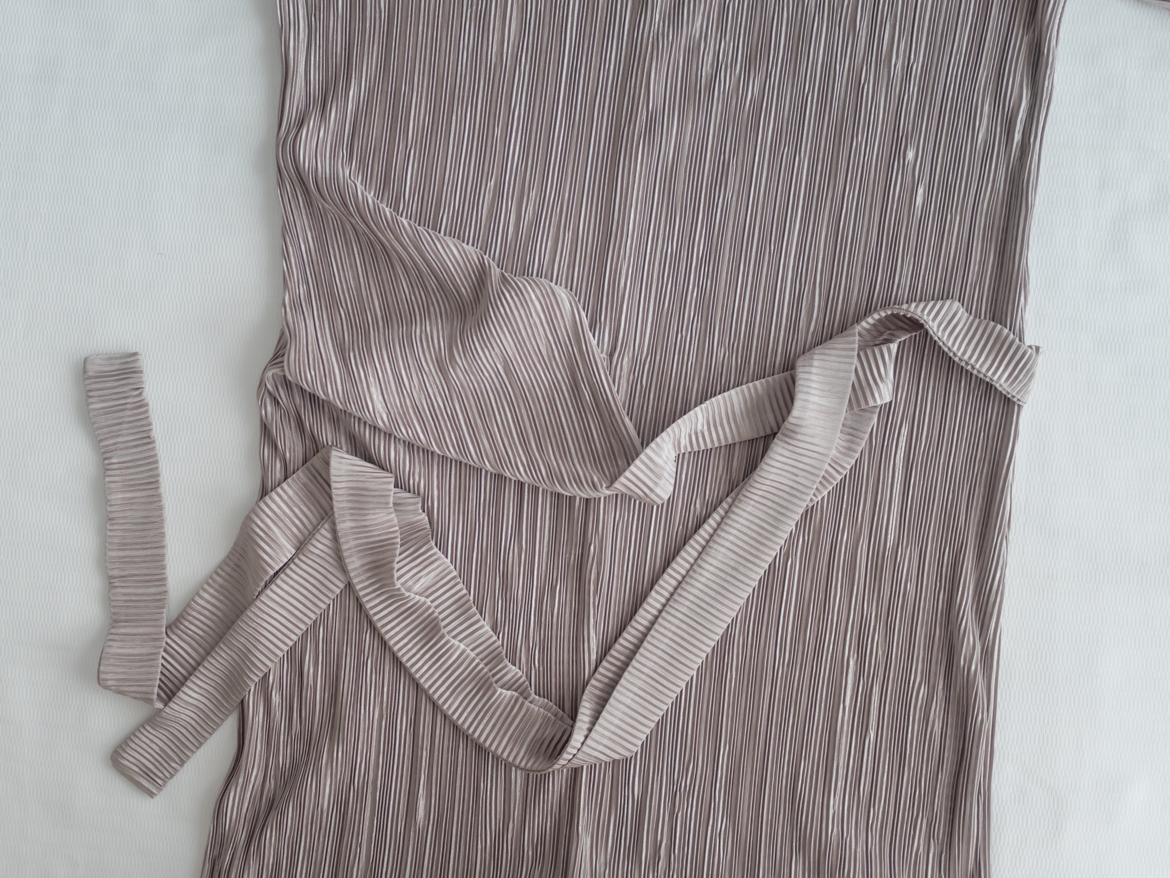 Wrap Dress 微光澤細褶交叉綁帶修身連身裙/ DS1137