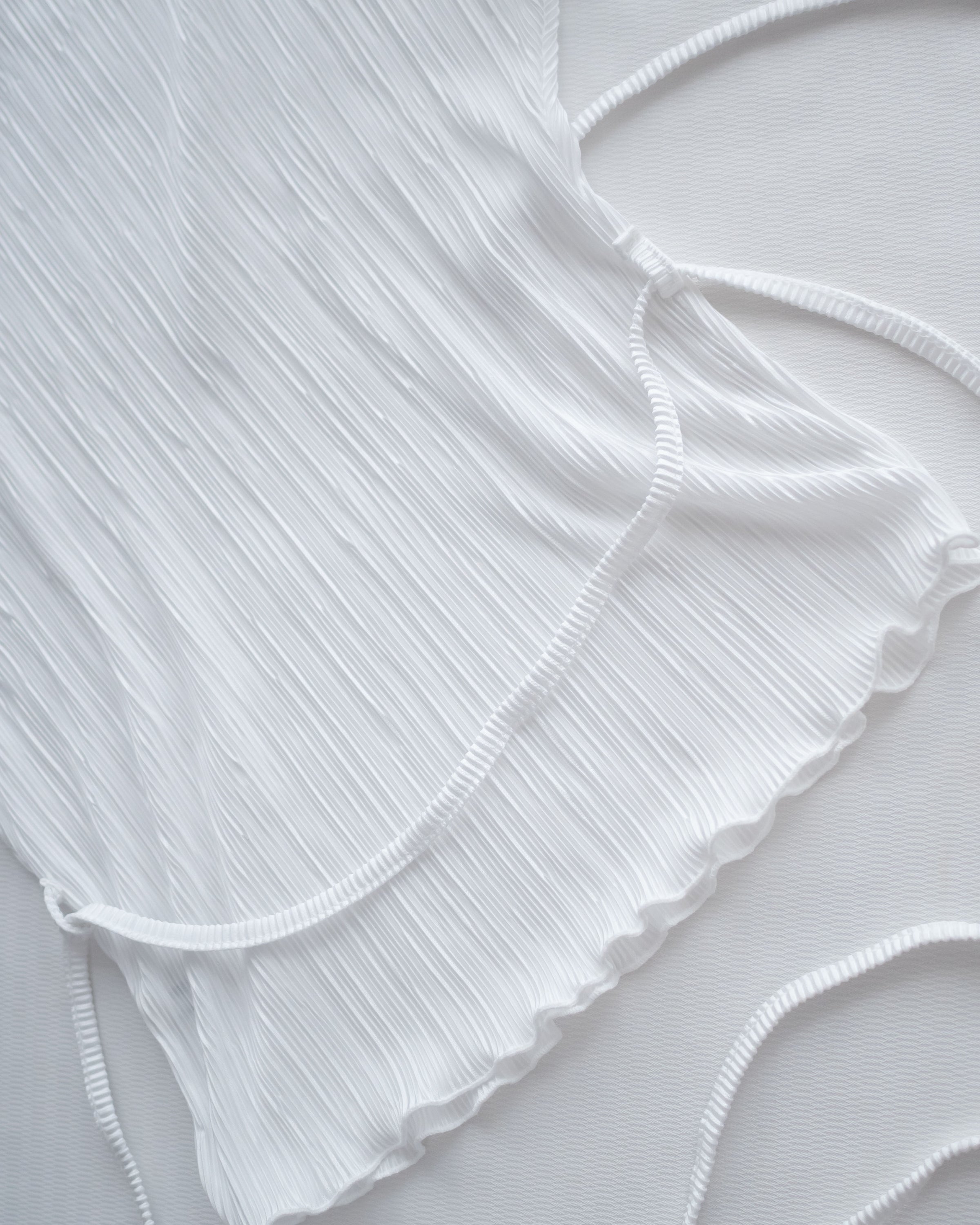 Pleated Blouse 微光澤壓褶船領上衣/ TP9230