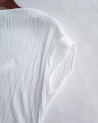 Pleated Blouse 微光澤壓褶船領上衣/ TP9230