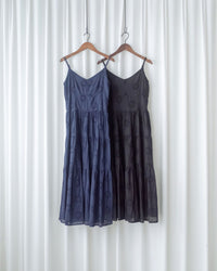 Daisy Embroidered Dress 鏤空刺繡彈性修身傘形連身裙/ DS1138