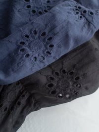 Daisy Embroidered Dress 鏤空刺繡彈性修身傘形連身裙/ DS1138