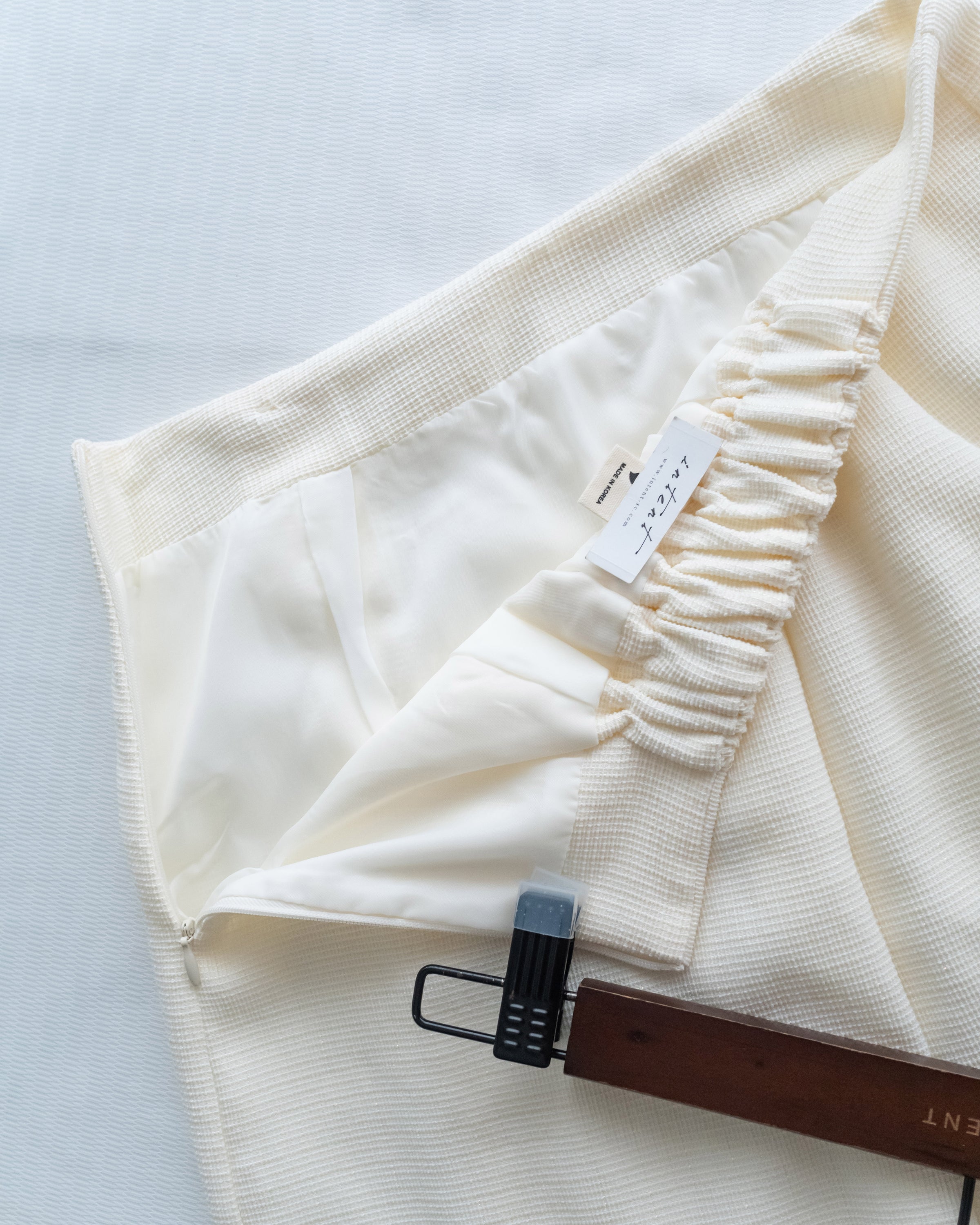 Coco Skirt 微閃十字紋前開叉知性半裙/ SK8945 (pre-order white)