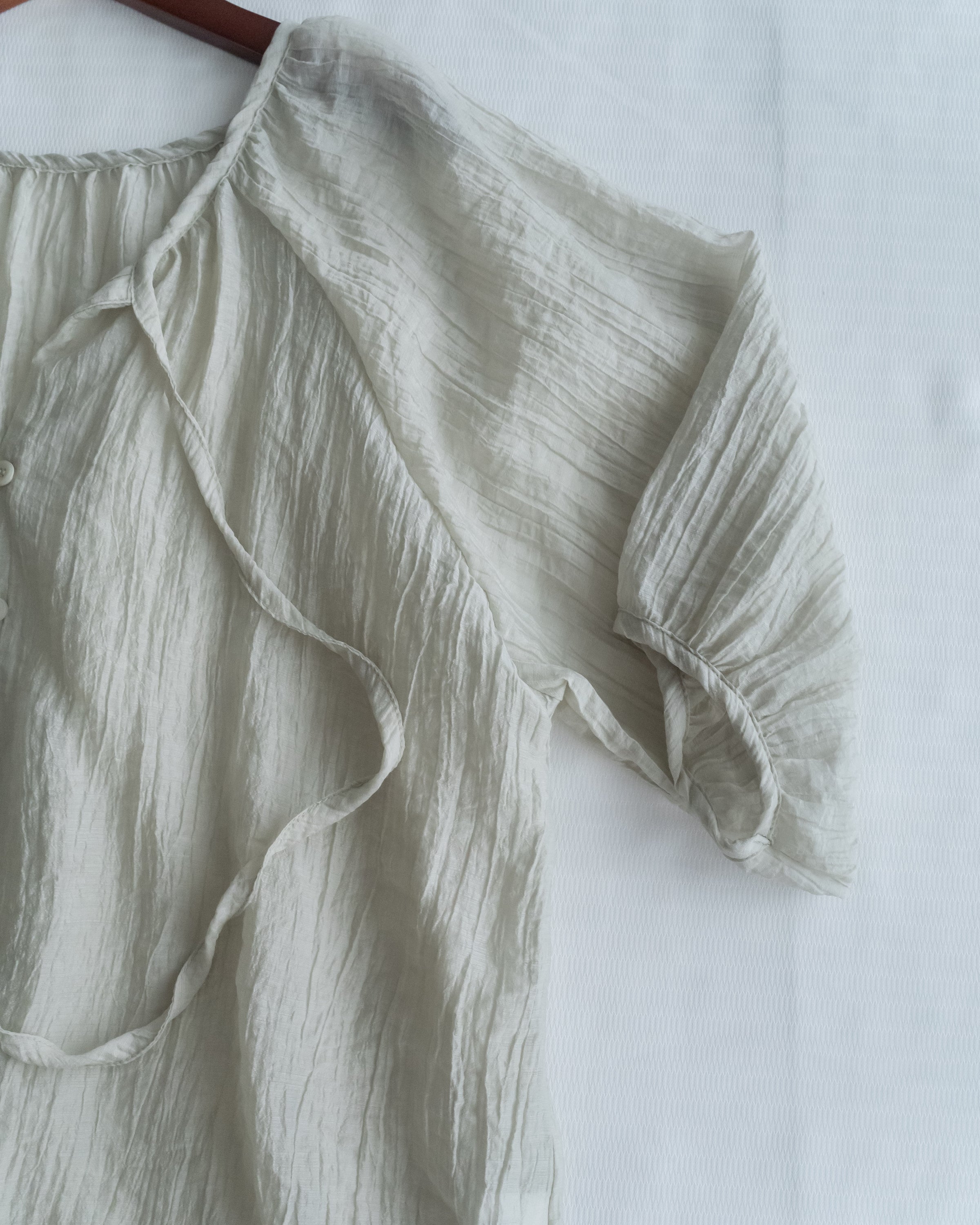 Effortless Blouse 微褶皺紗感面料空氣感上衣/ BU9147