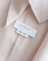 Side Ribbon Blouse 輕盈織紋雙側綁帶後金釦上衣/BU9144