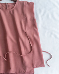 Side Ribbon Blouse 輕盈織紋雙側綁帶後金釦上衣/BU9144