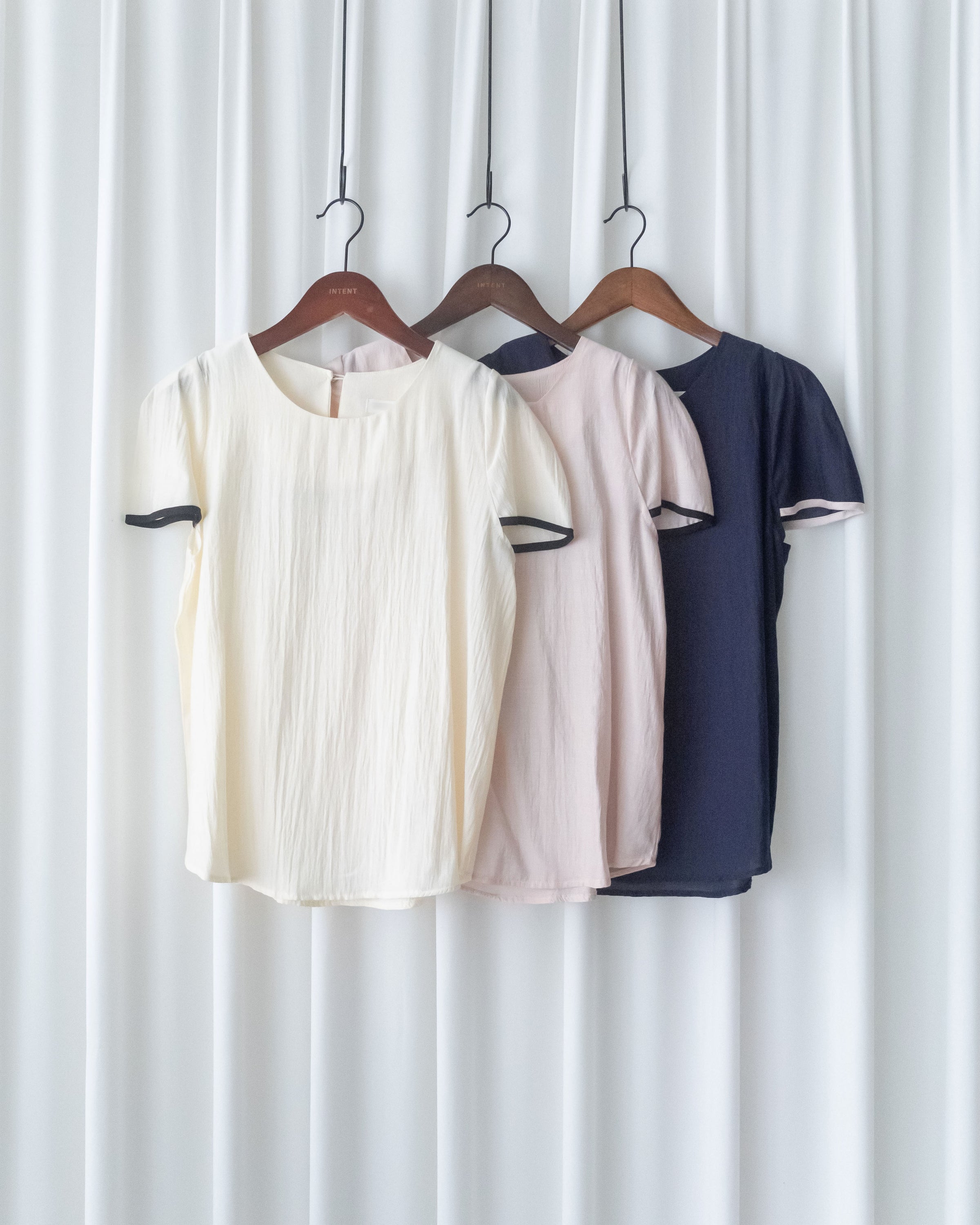 Coco Blouse 涼感微光拼色顯瘦傘袖上衣/ BU9146
