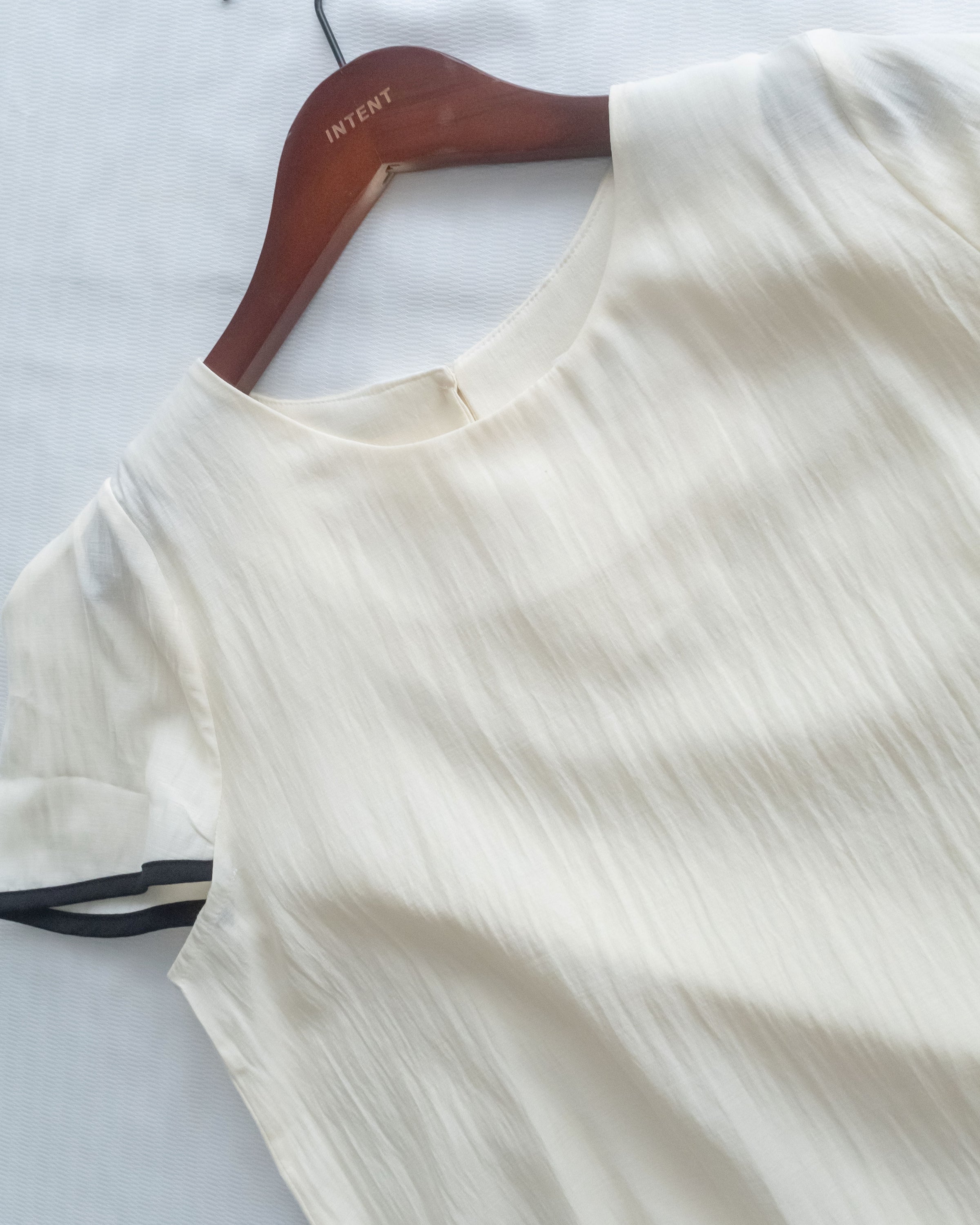 Coco Blouse 涼感微光拼色顯瘦傘袖上衣/ BU9146