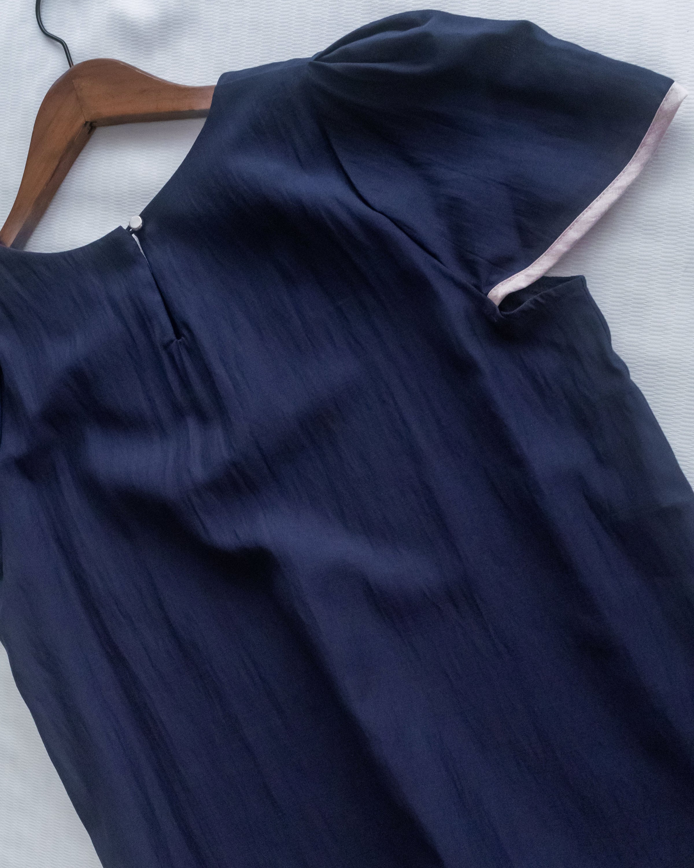 Coco Blouse 涼感微光拼色顯瘦傘袖上衣/ BU9146