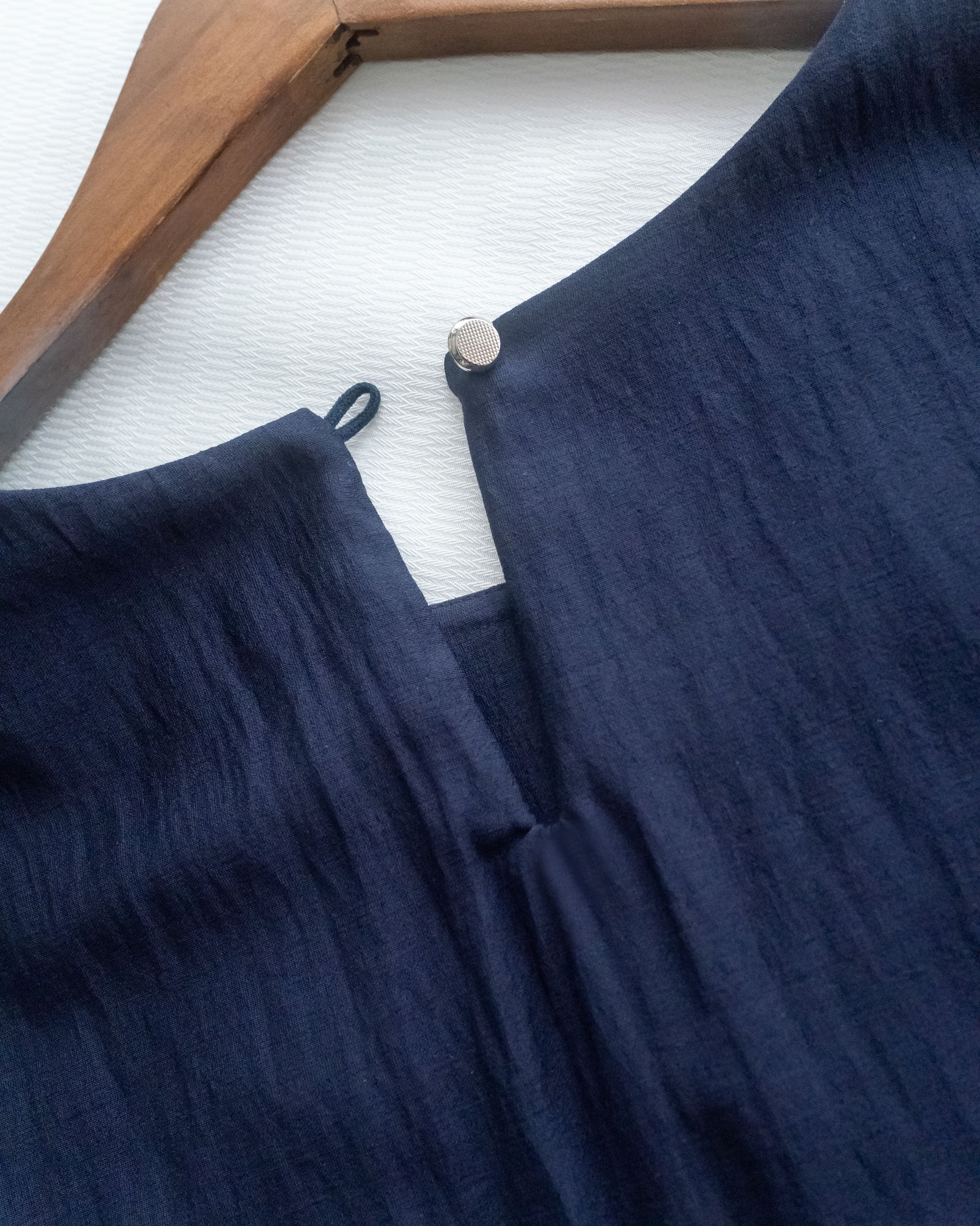 Coco Blouse 涼感微光拼色顯瘦傘袖上衣/ BU9146