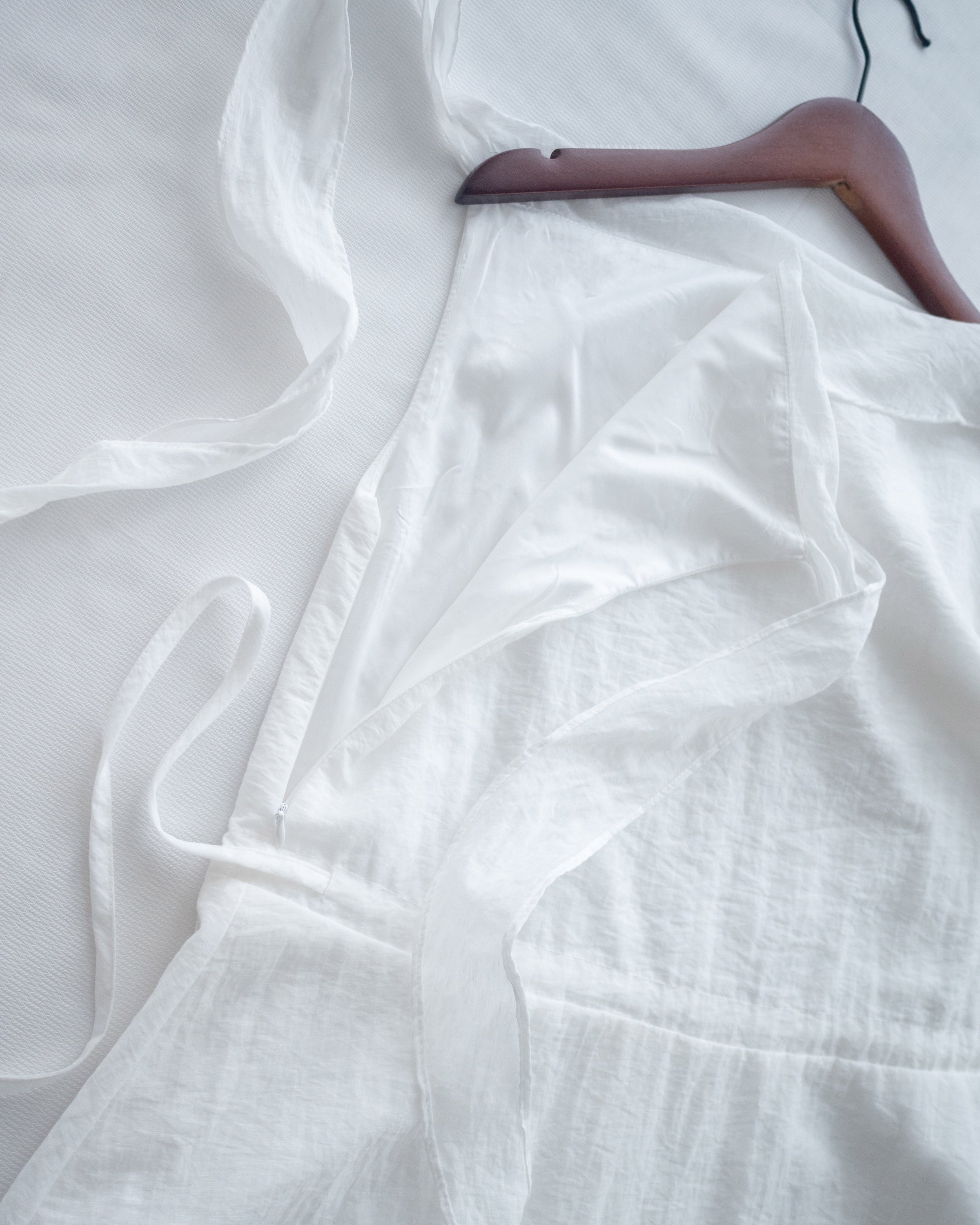 Ribbon Scarf Dress 垂墜絲帶船領輕盈浪漫連身裙/ DS1150