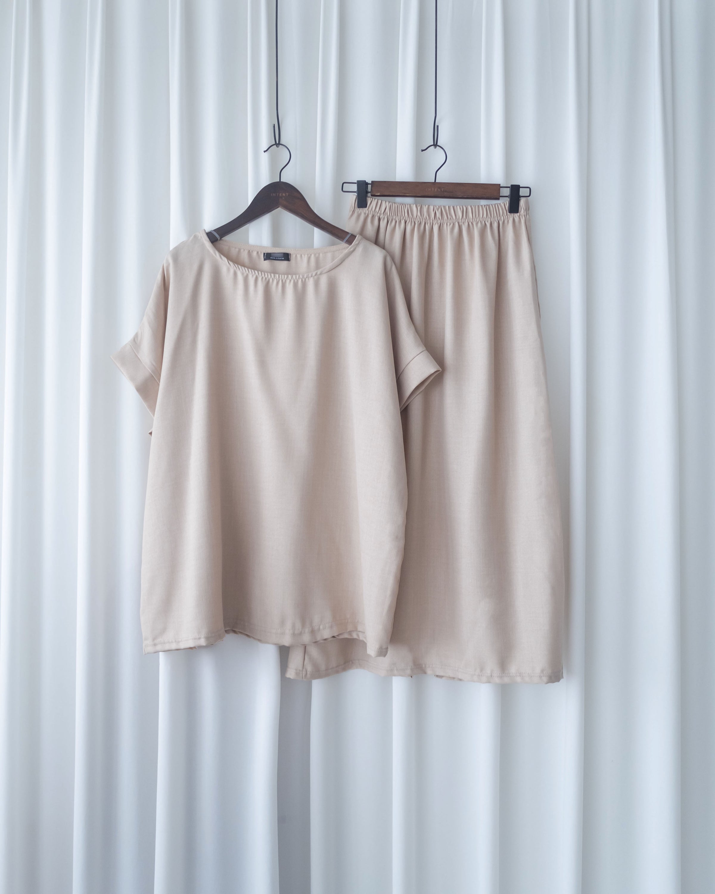Minimalist Set 簡約無袖線後開叉套裝裙/ SE8117