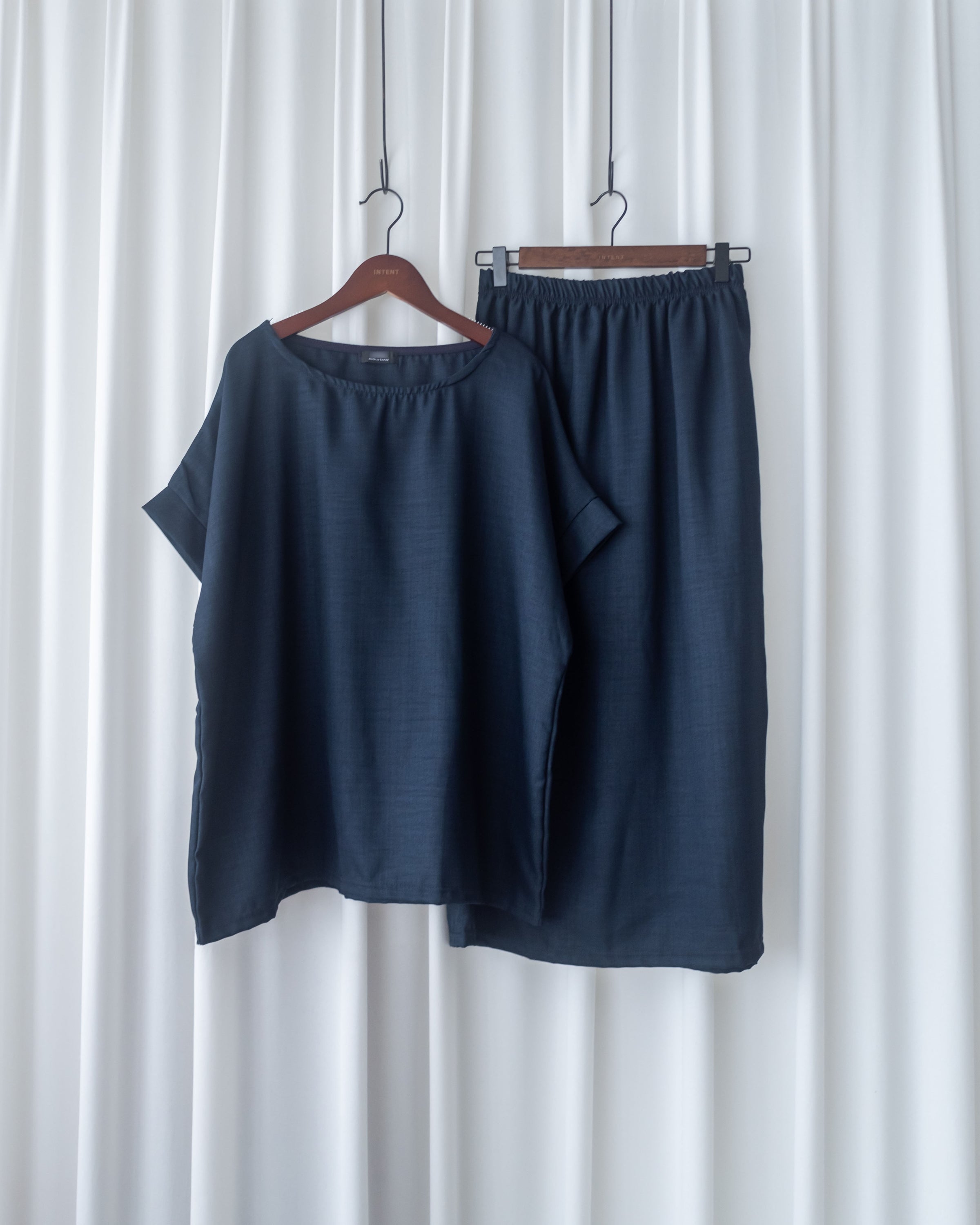 Minimalist Set 簡約無袖線後開叉套裝裙/ SE8117