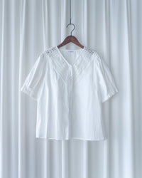 Lace Cotton Shirt 法式質感V形通花拼接恤衫/TP9234