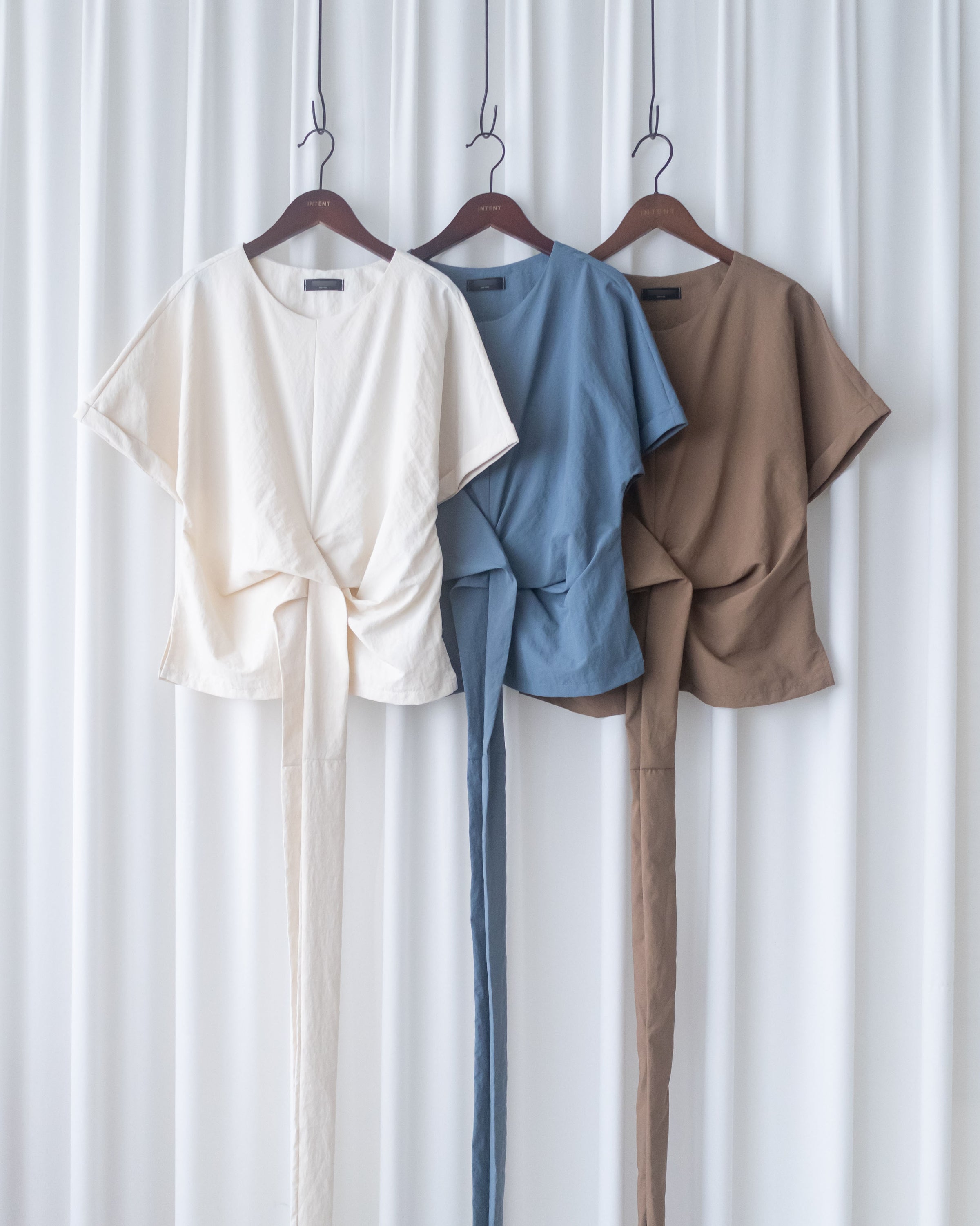 Cross Blouse 輕盈交叉帶後蝴蝶上衣/BU9150