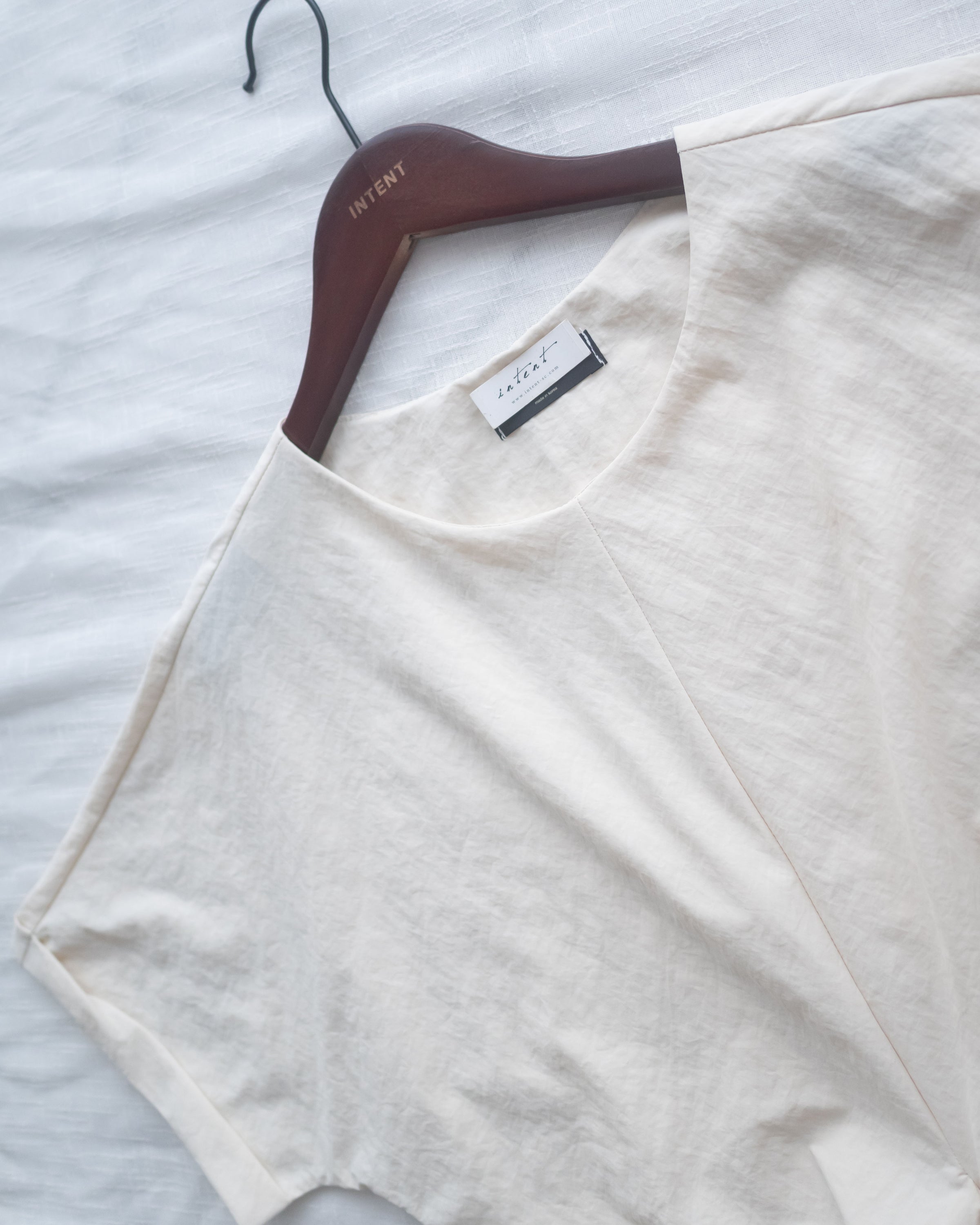 Cross Blouse 輕盈交叉帶後蝴蝶上衣/BU9150
