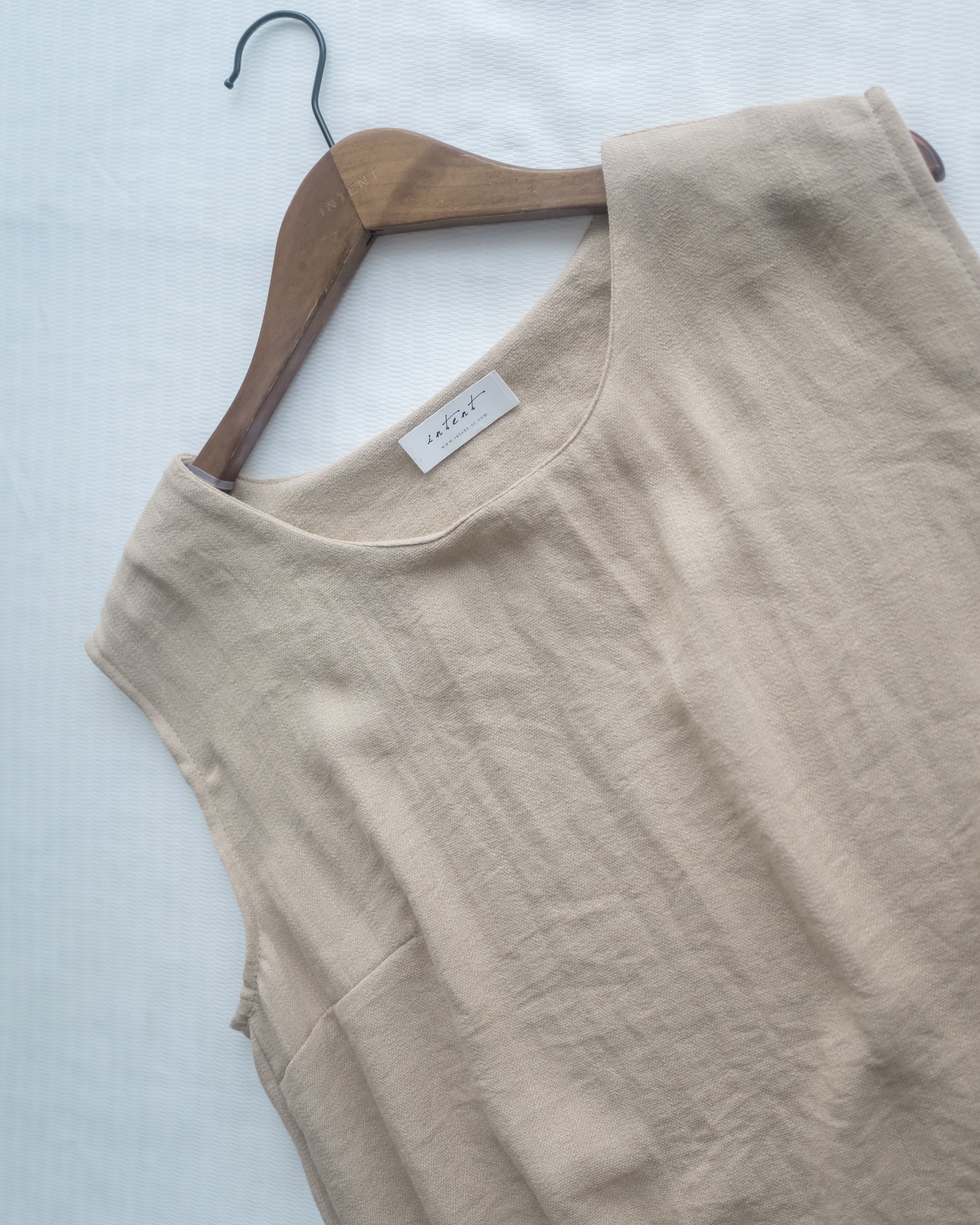 Beige belt Shorts Set 仿麻棉寬肩背心金屬腰帶短褲套裝/SE8116