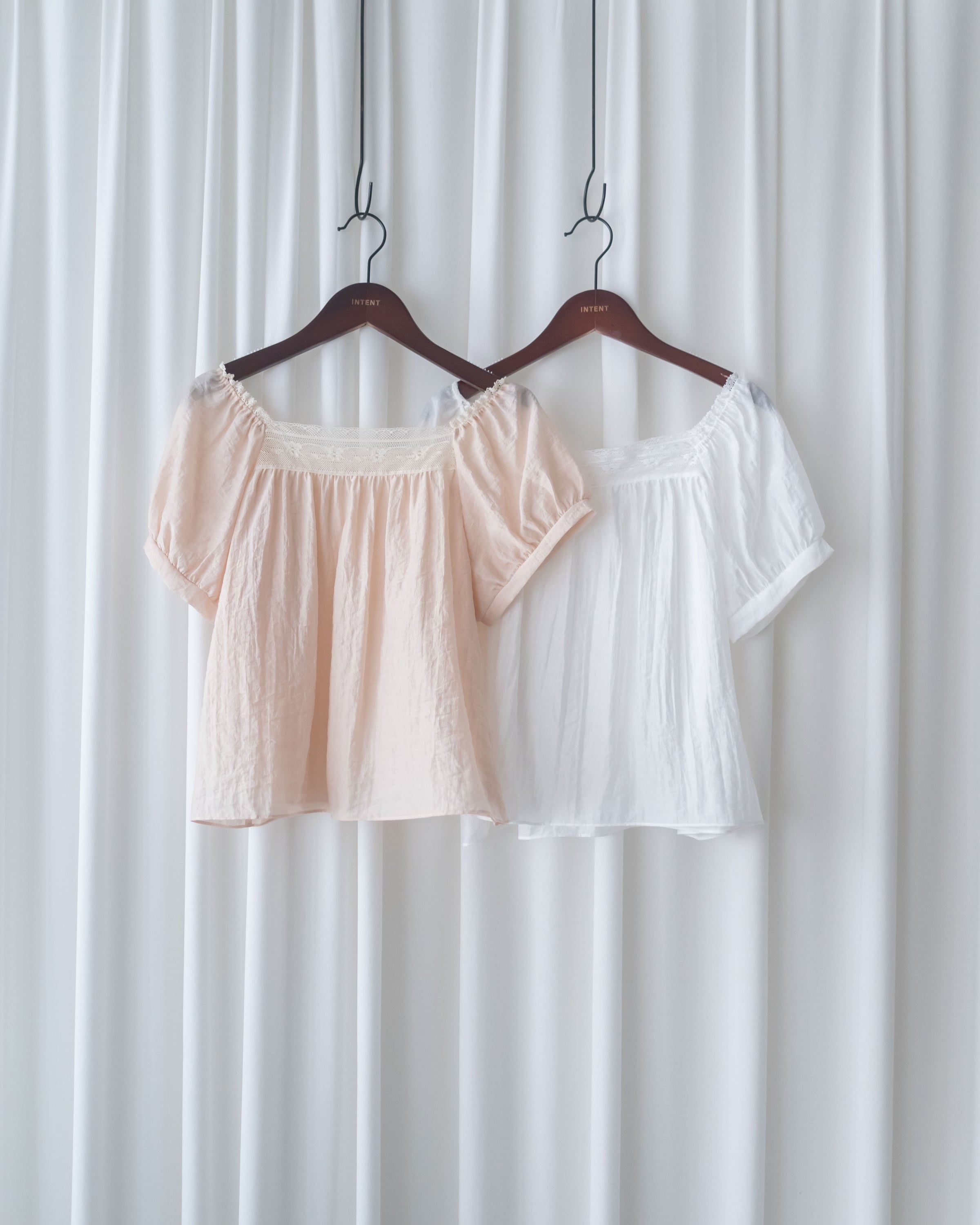 Lace Square Blouse 法式蕾絲方領裙擺上衣/BU9148