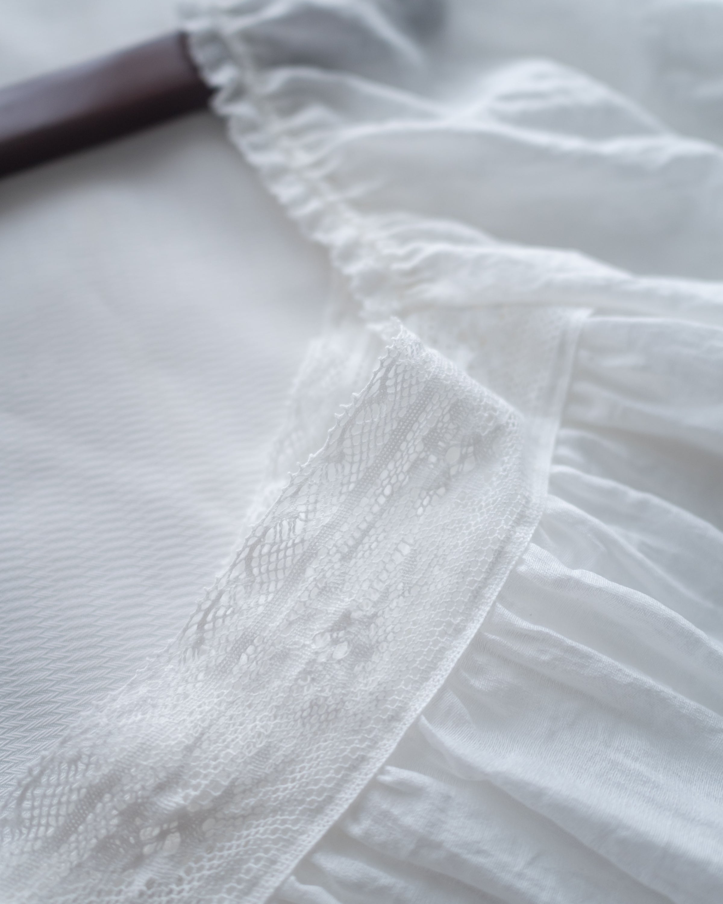 Lace Square Blouse 法式蕾絲方領裙擺上衣/BU9148
