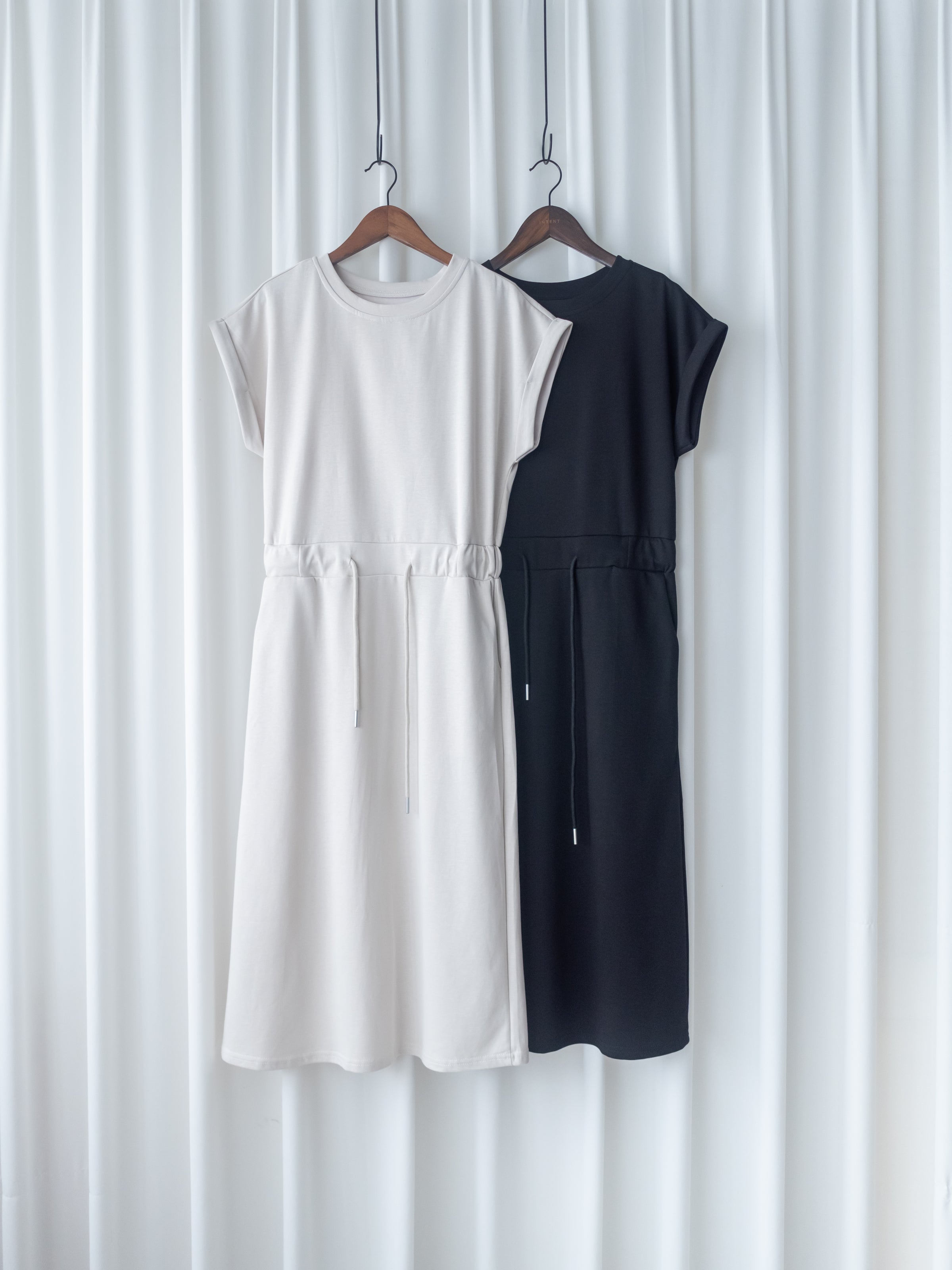 Sophie Dress 無肩線翻褶袖口彈性抽繩連身裙/DS1157