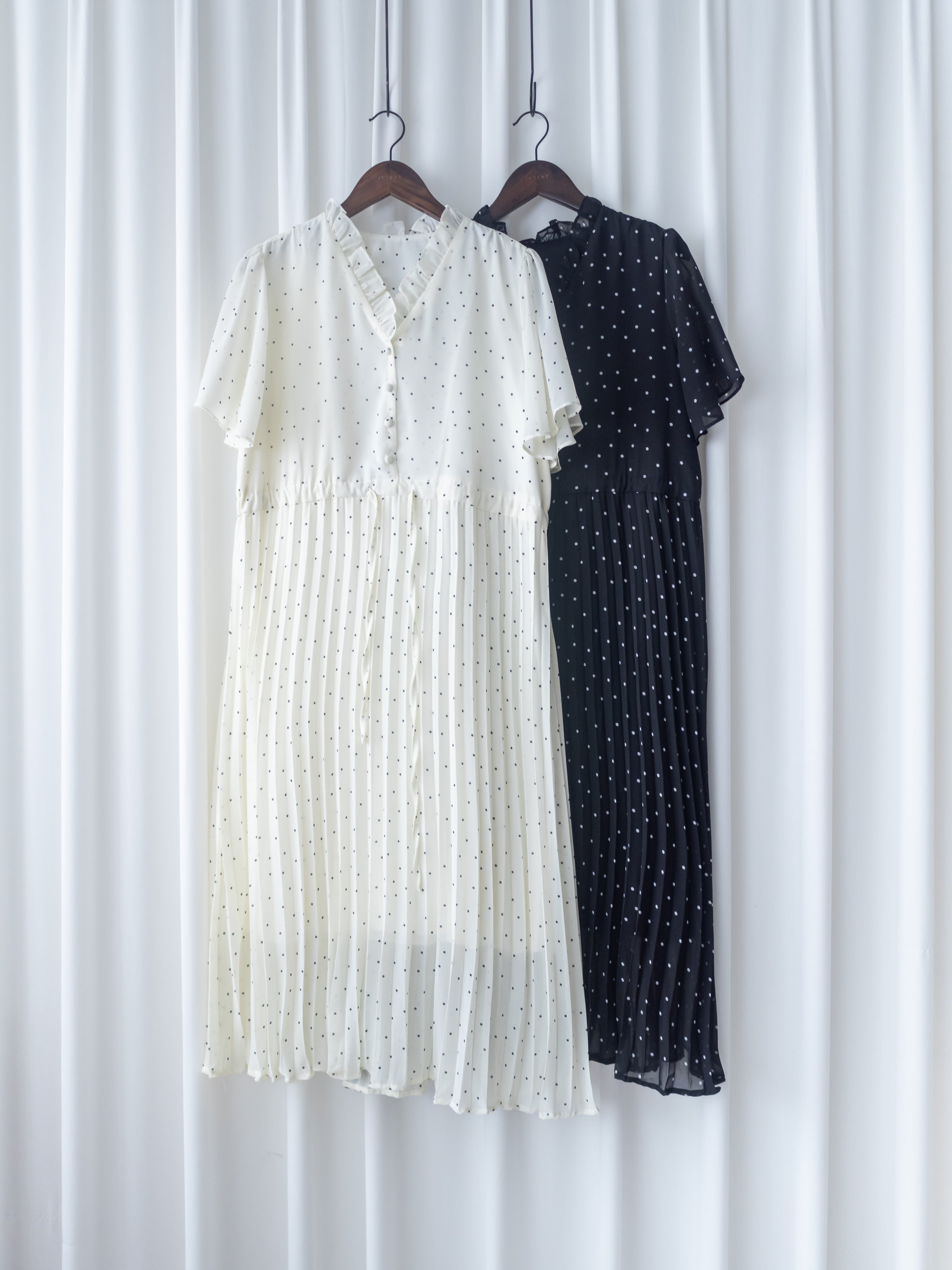V Ruffle Dot Dress 木耳邊 V 領壓褶雪點雪紡連身裙/DS1162