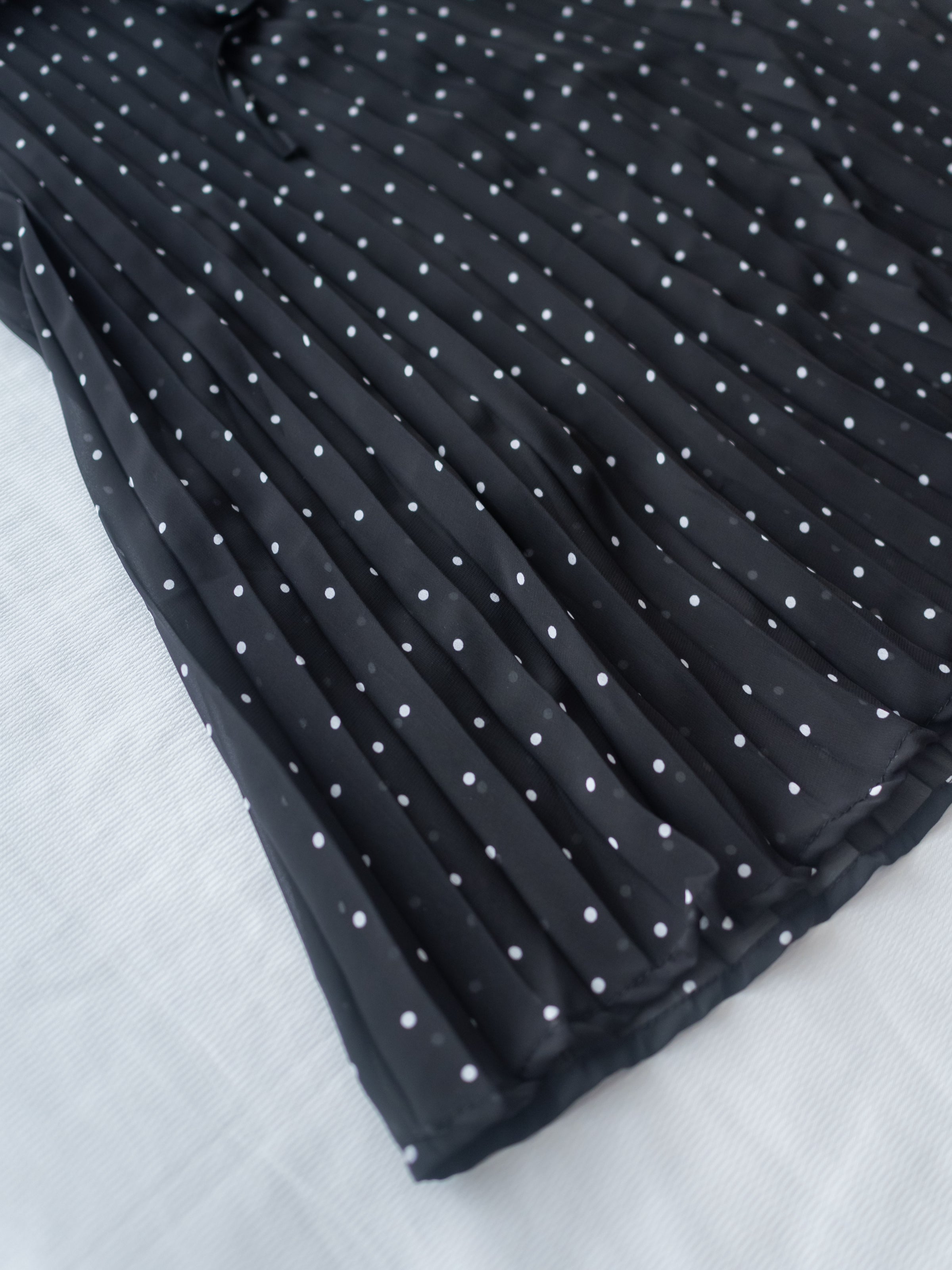 V Ruffle Dot Dress 木耳邊 V 領壓褶雪點雪紡連身裙/DS1162