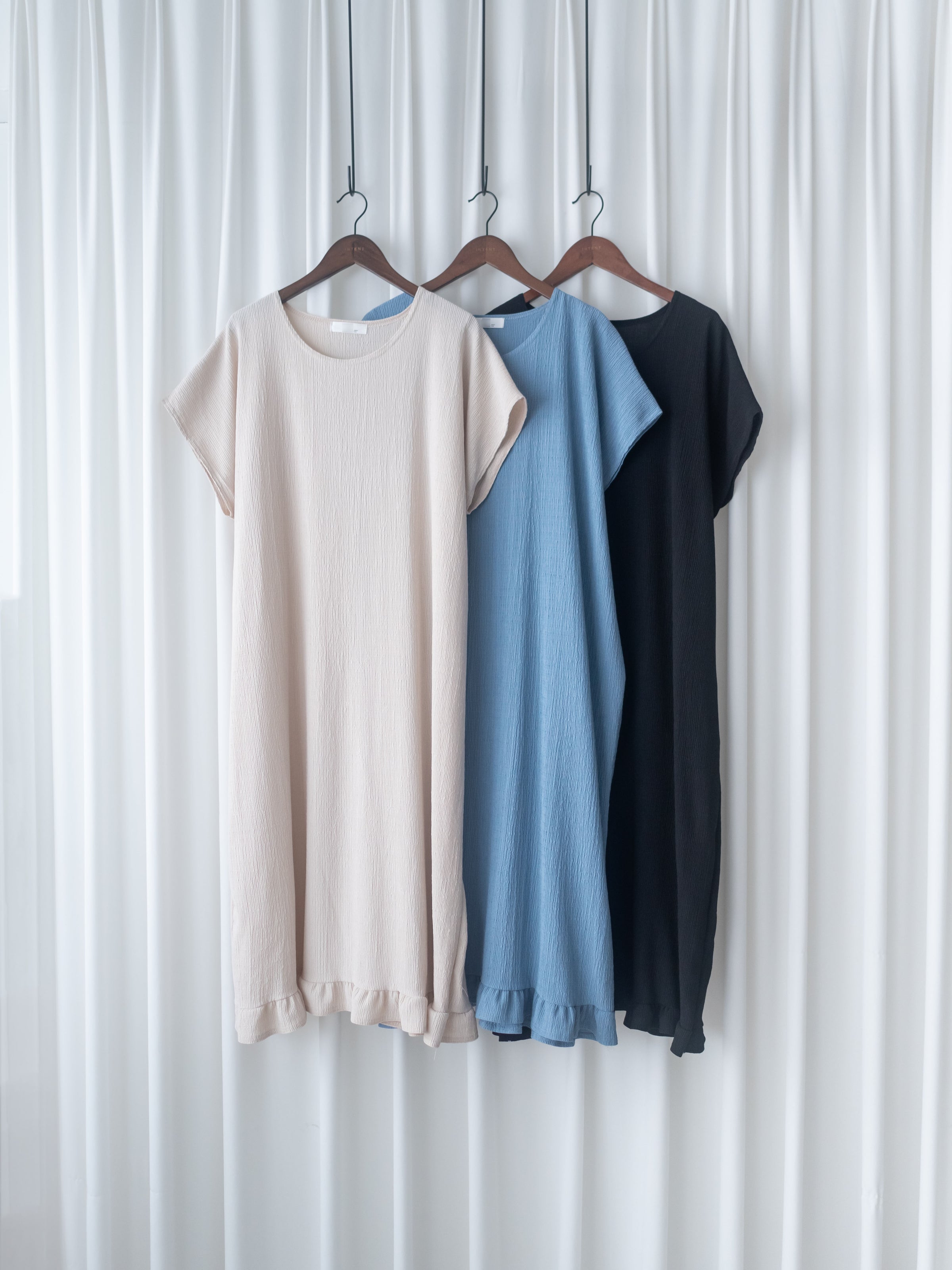 Ruffle End Dress 細緻壓紋細荷葉點綴舒適連身裙/DS1169