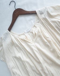 V-Collar Blouse 隨性抓褶小 V 領傘袖上衣/ TP9240