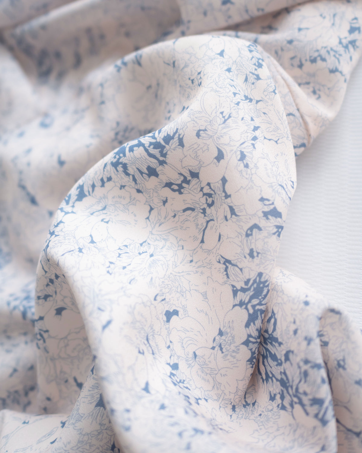 Floral line Dress 線條青花印花弧腰線連身裙/ DS1171