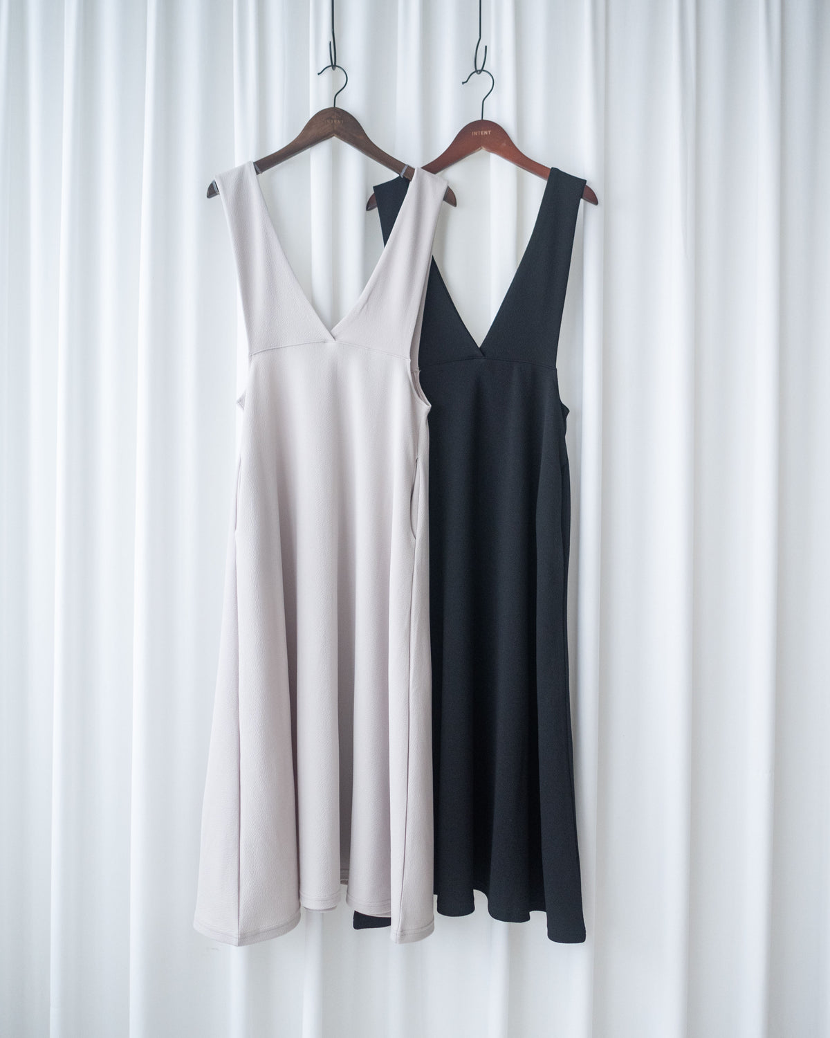 Vest Dress 法式V形粗帶彈性傘形連身裙/ DS1178